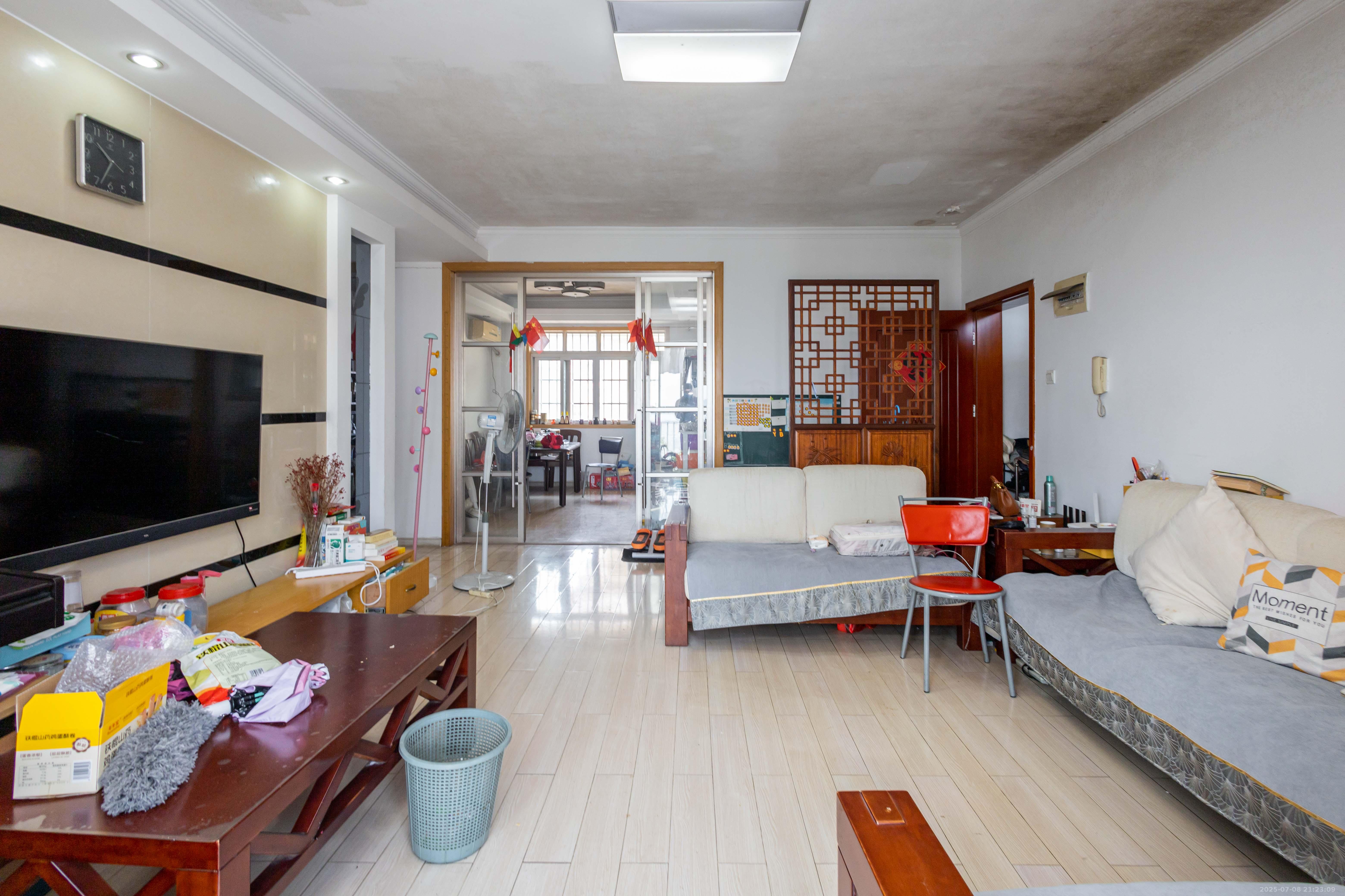 嘉盛和园  3室2厅2卫    85.0万客厅