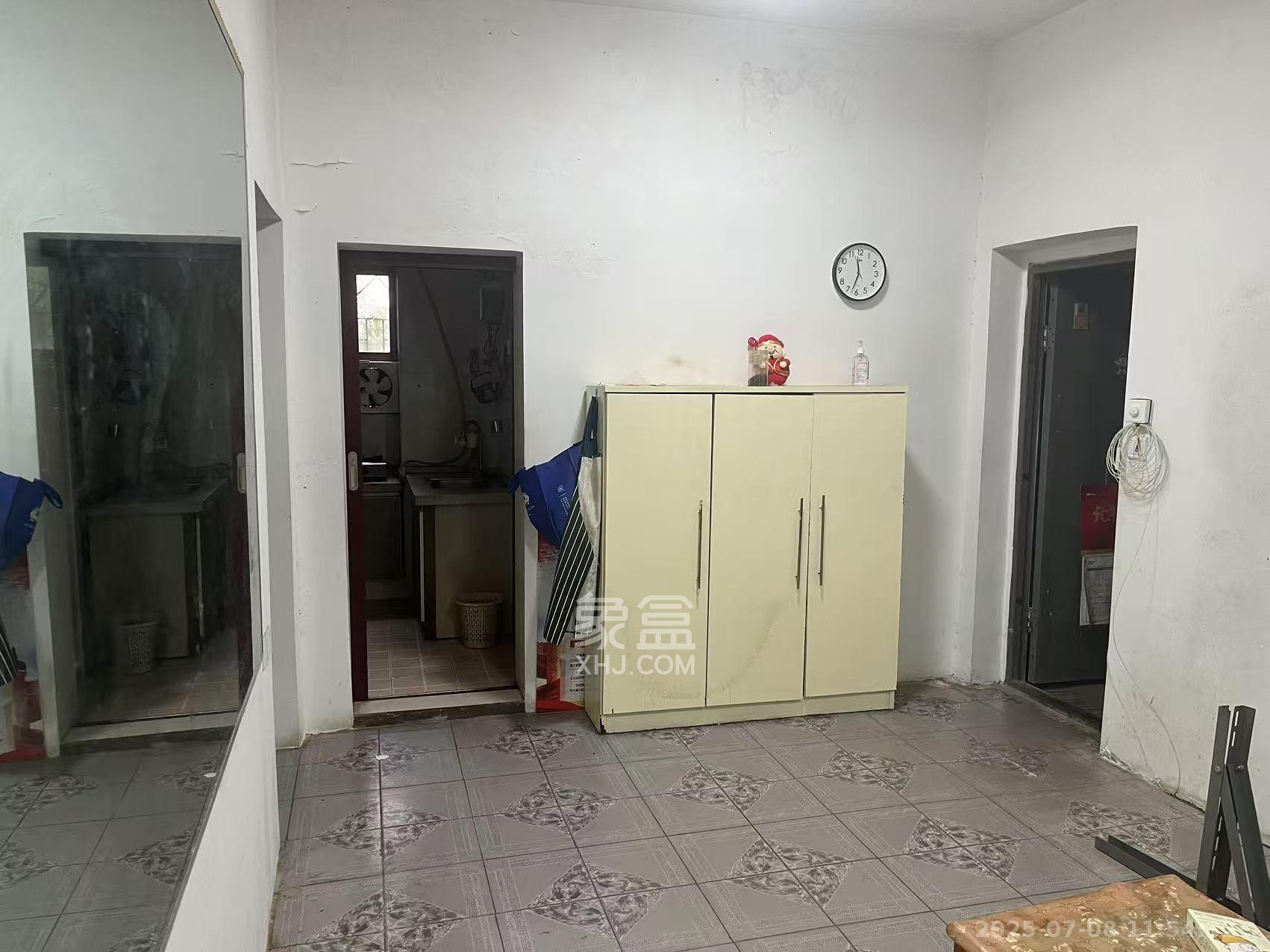 省商务厅宿舍  3室1厅1卫    2000.0元/月 省商务厅宿舍  3室1厅1卫    2000.0元/月室内图