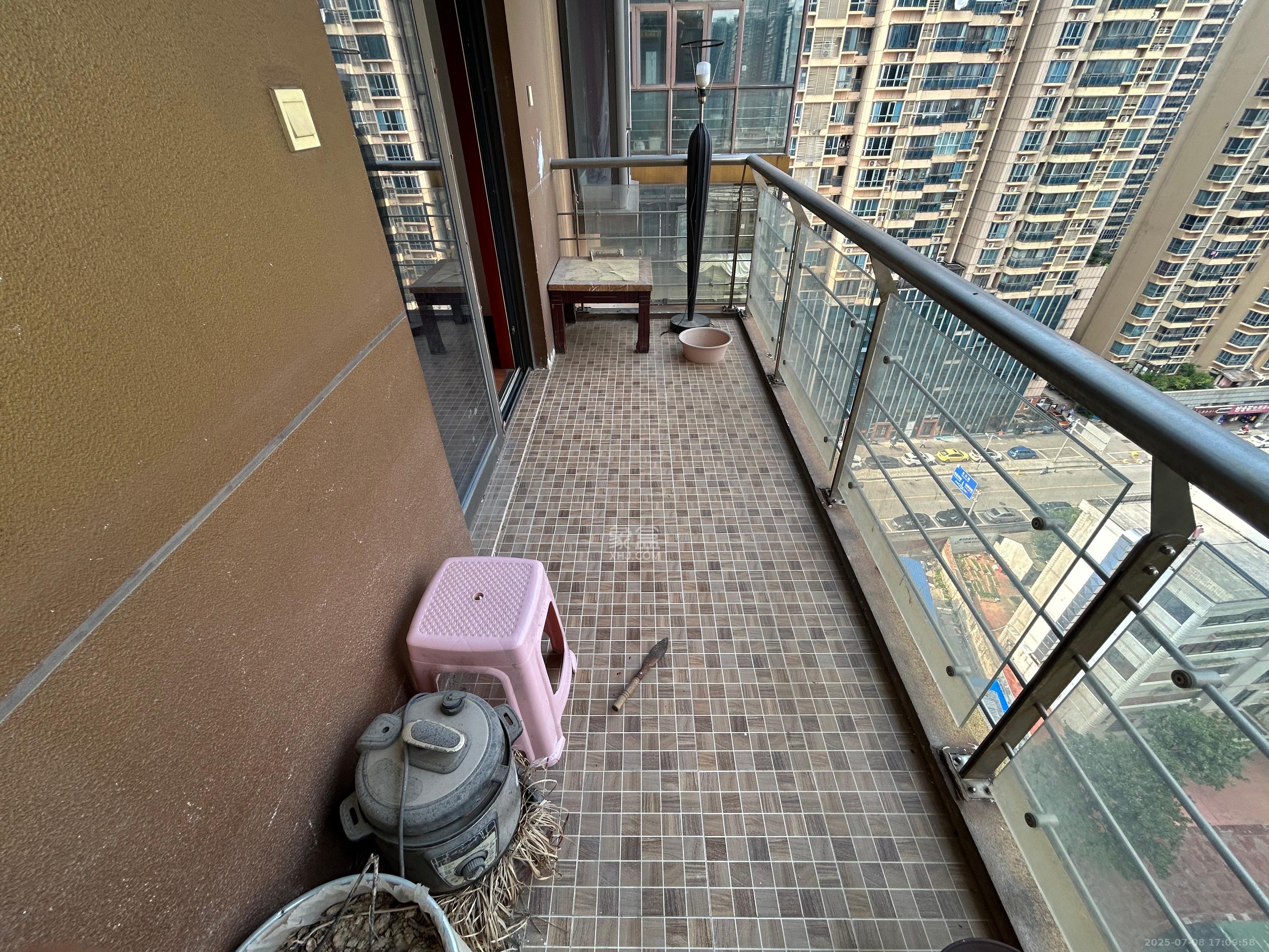 金色屋顶 3室2厅2卫 3200.0元/月 金色屋顶 3室2厅2卫 3200.0元/月室内图