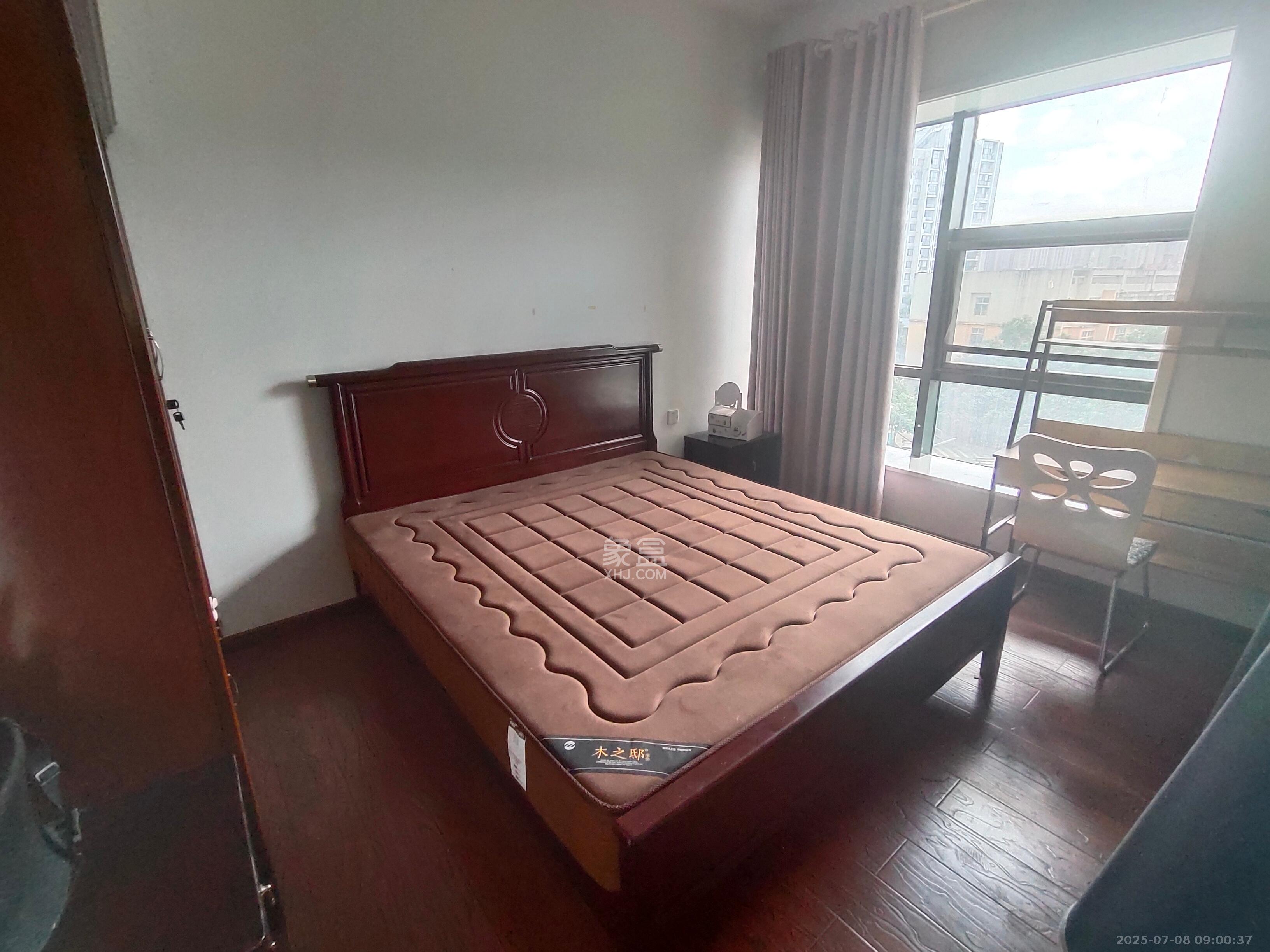 阳光100三期  4室2厅2卫   3800.00元/月室内图