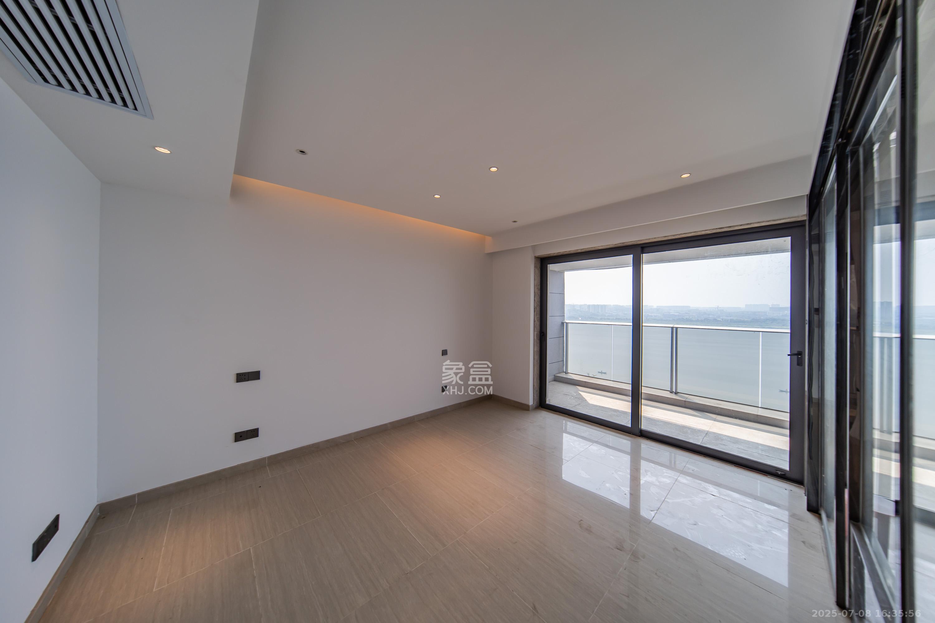 珠江颐德公馆  4室2厅3卫    388.0万 珠江颐德公馆  4室2厅3卫    388.0万卧室