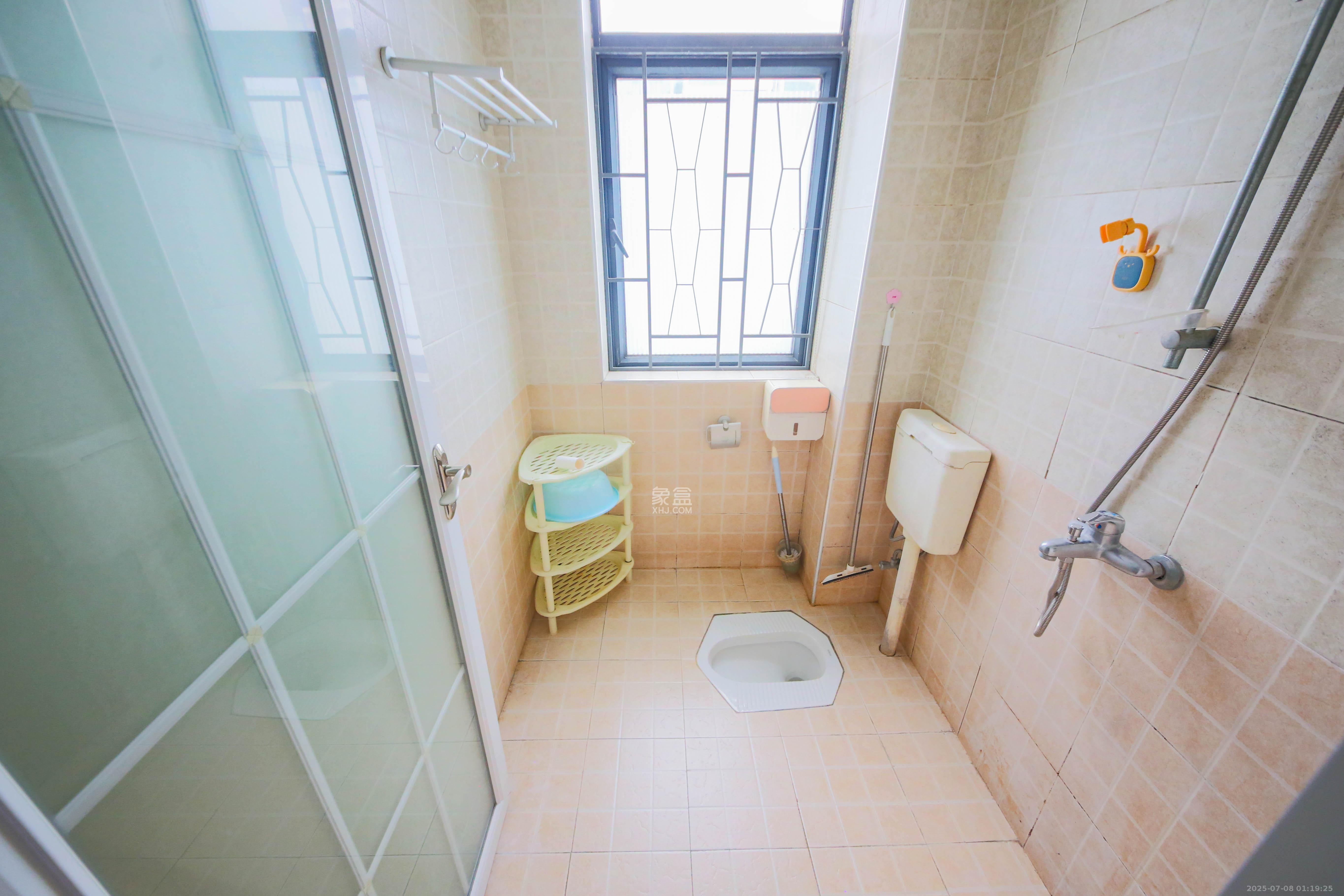 湘水熙园 4室2厅2卫 135.0万 湘水熙园 4室2厅2卫 135.0万卫生间