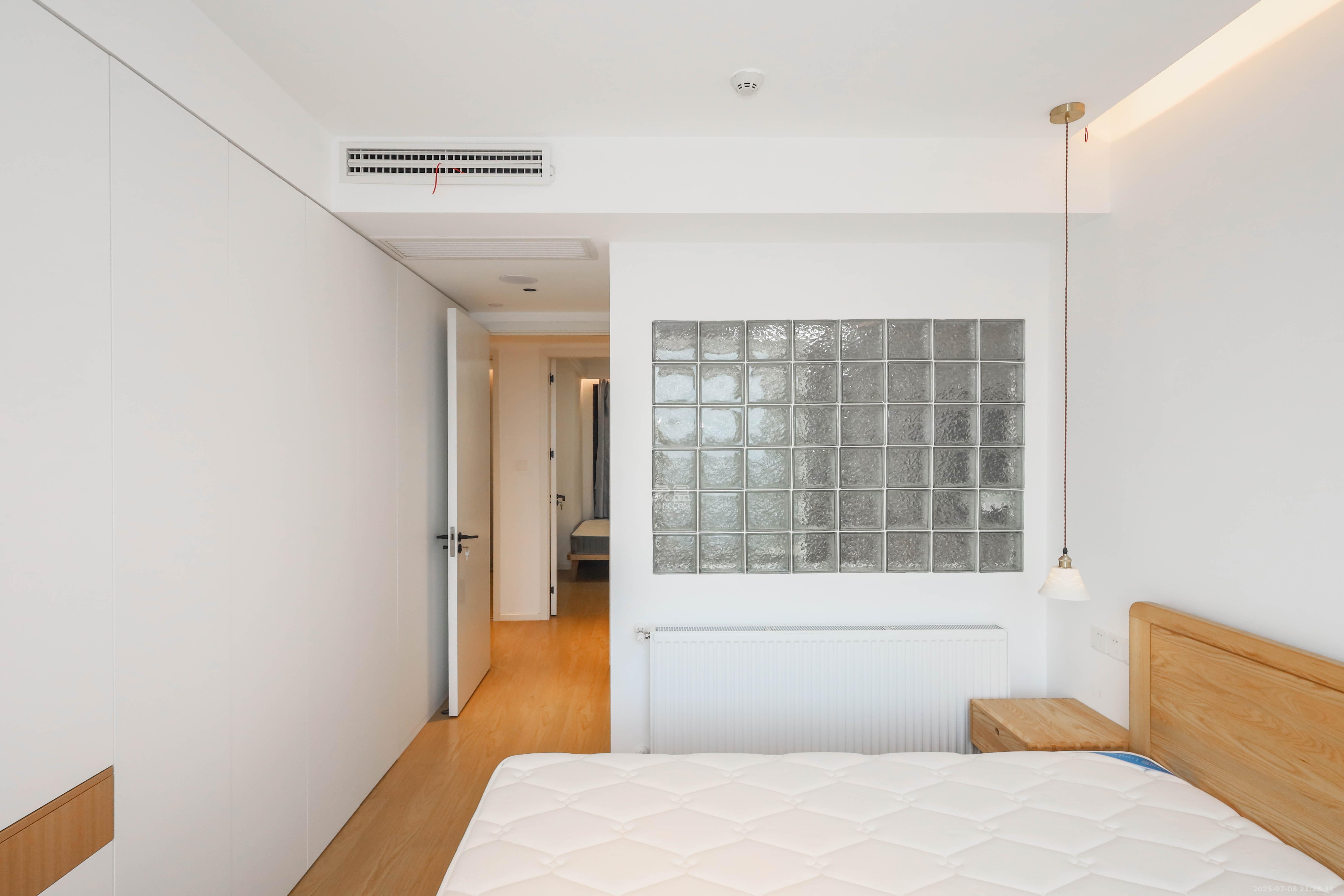 建发央著  4室2厅2卫    235.0万卧室