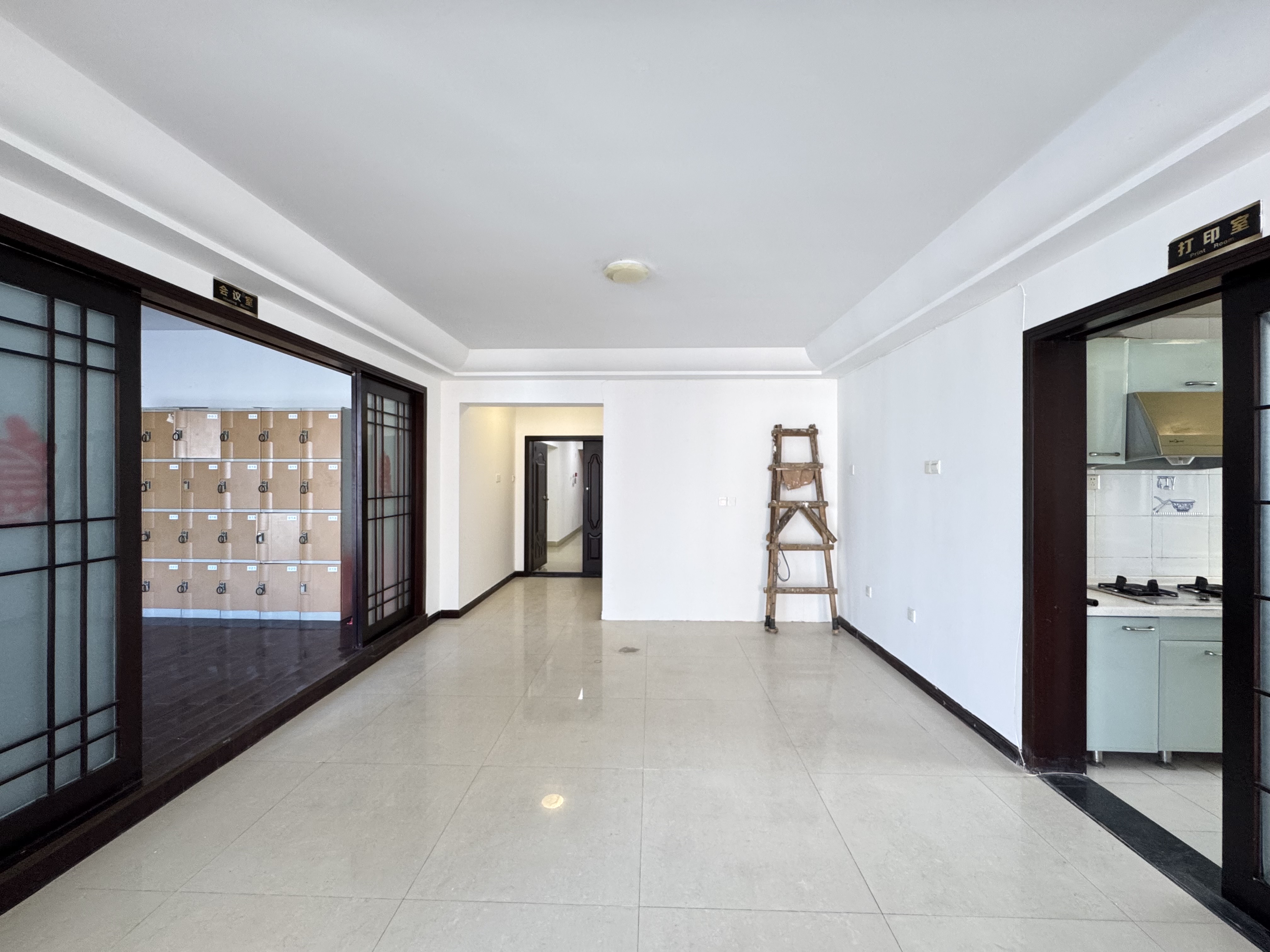 美银大厦 3室2厅2卫 8100.0元/月 美银大厦 3室2厅2卫 8100.0元/月室内图