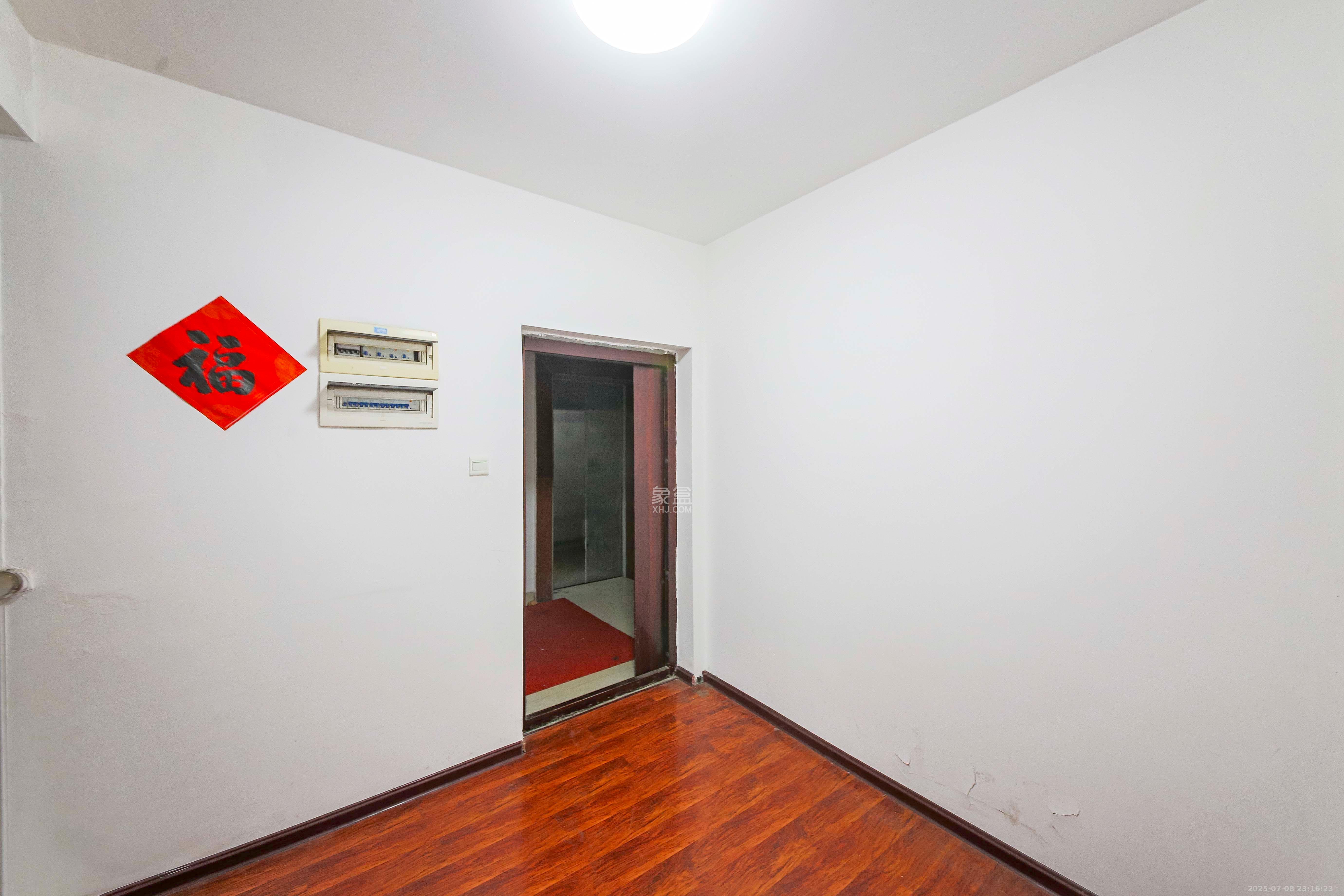 金葳佳园  4室2厅2卫    210.0万 金葳佳园  4室2厅2卫    210.0万客厅