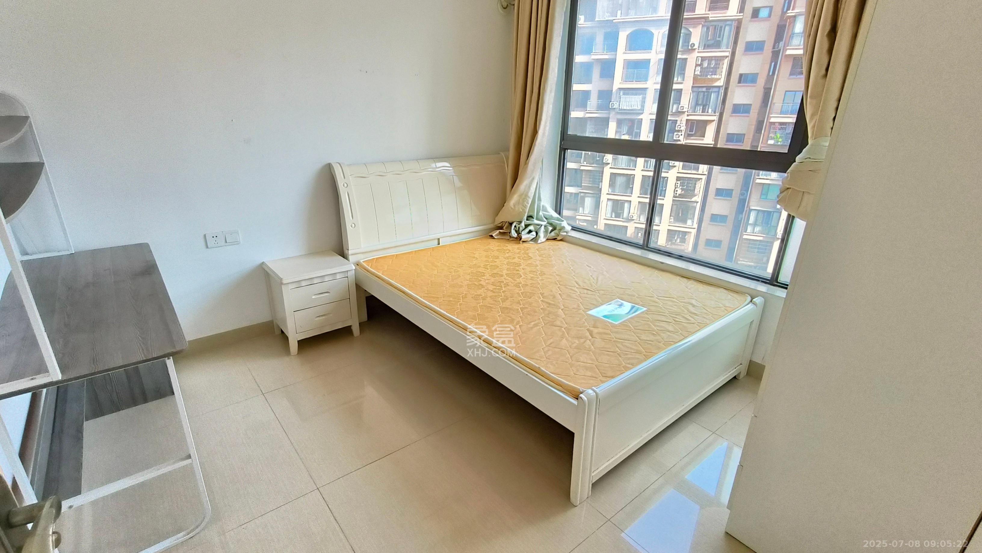 华润橡树湾  3室2厅2卫    2200.0元/月 华润橡树湾  3室2厅2卫    2200.0元/月室内图