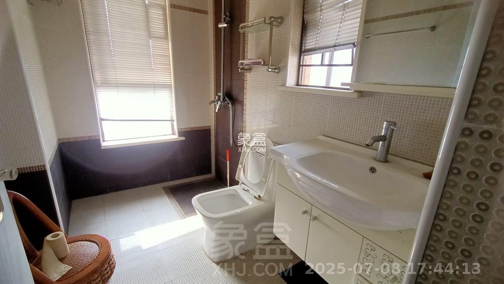 世贸广场 3室2厅2卫 2500.0元/月 世贸广场 3室2厅2卫 2500.0元/月室内图