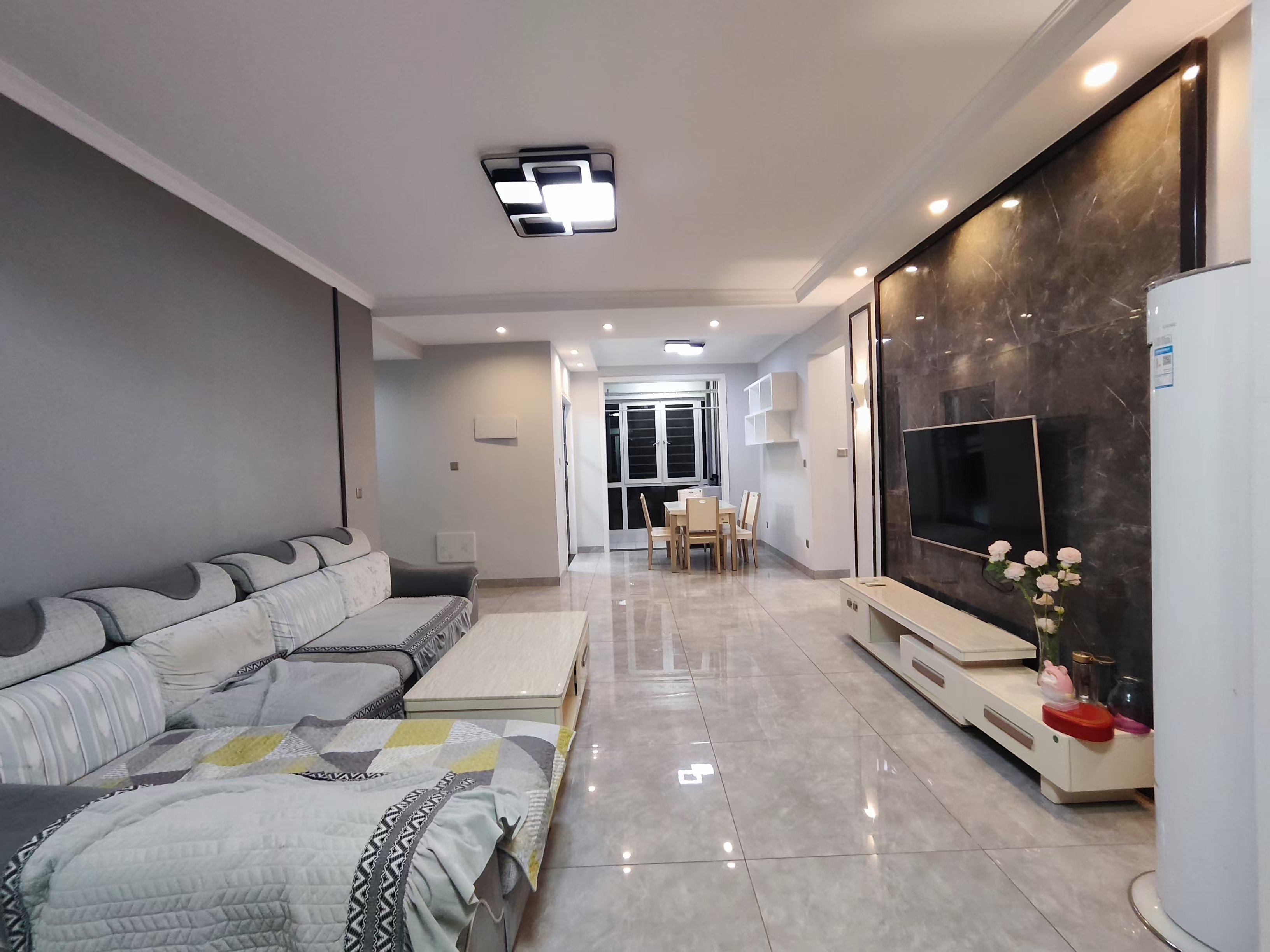 百弘学府城 3室2厅2卫 2000.0元/月 百弘学府城 3室2厅2卫 2000.0元/月室内图