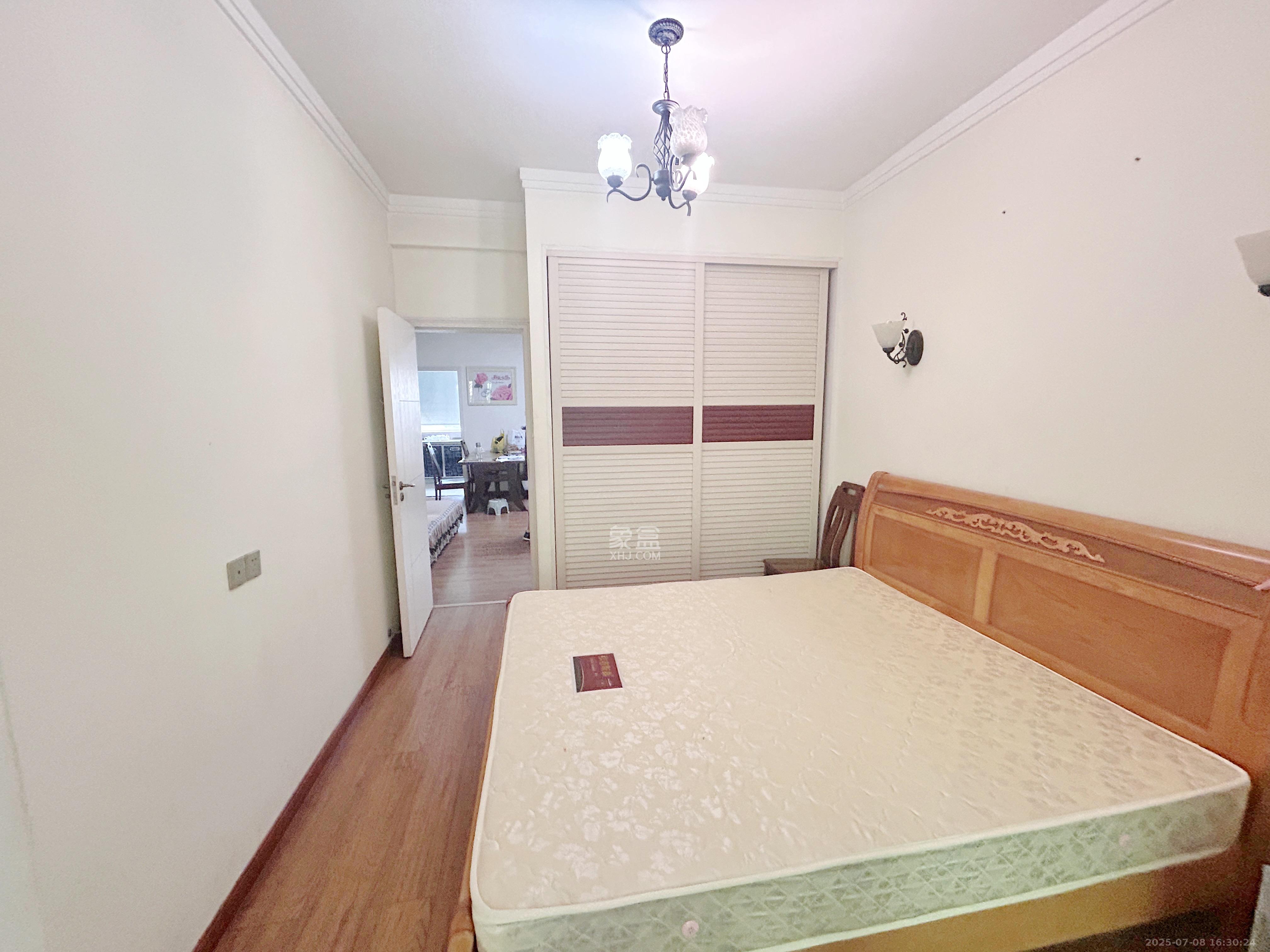 中城丽景香山园  3室2厅1卫   3400.00元/月室内图