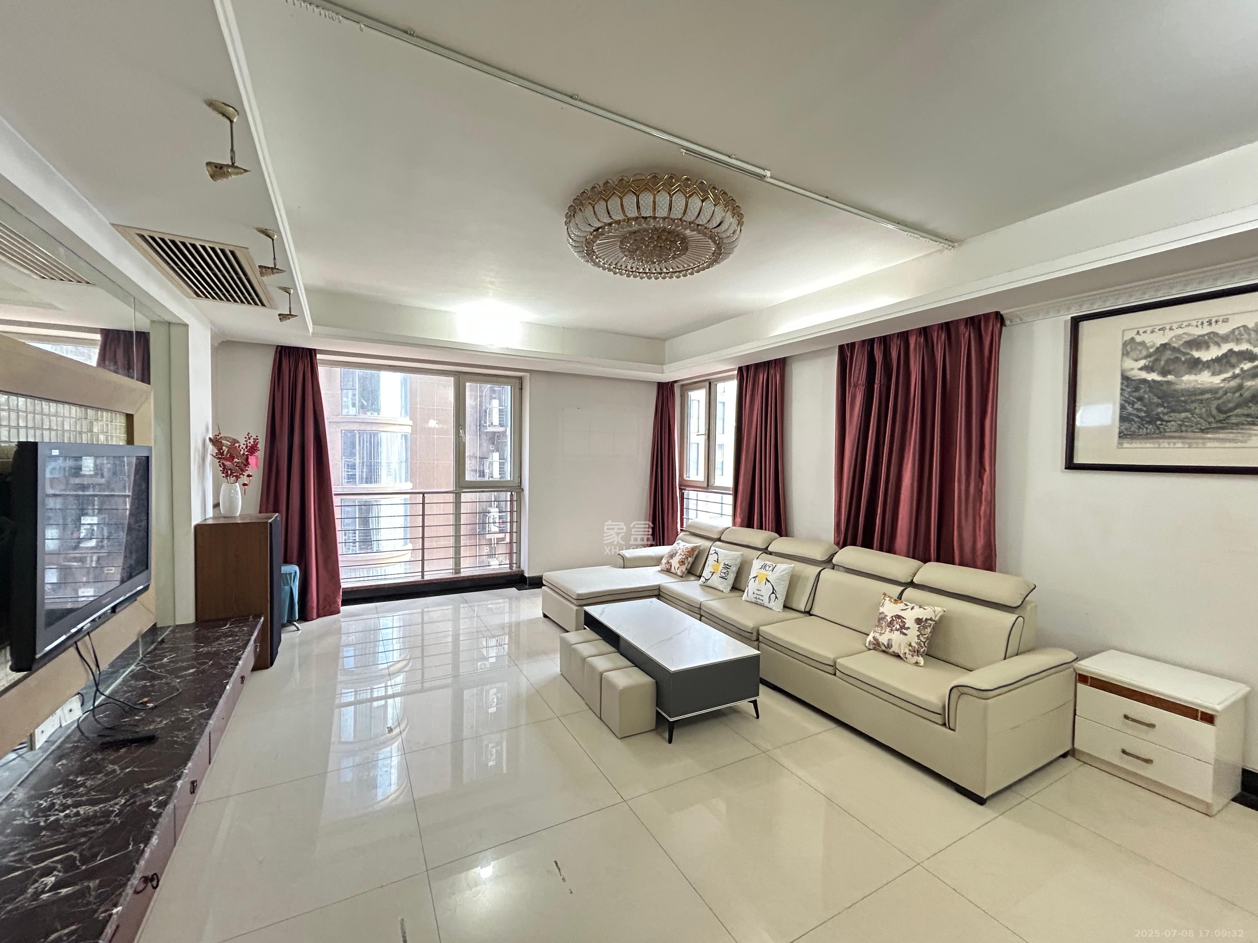 金色屋顶 3室2厅2卫 3200.0元/月 金色屋顶 3室2厅2卫 3200.0元/月室内图