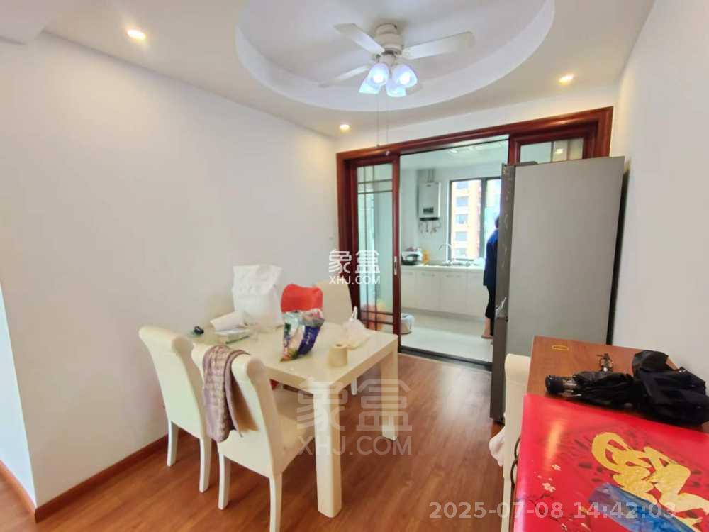 东鼎紫园  3室2厅2卫    2200.0元/月 东鼎紫园  3室2厅2卫    2200.0元/月小区图