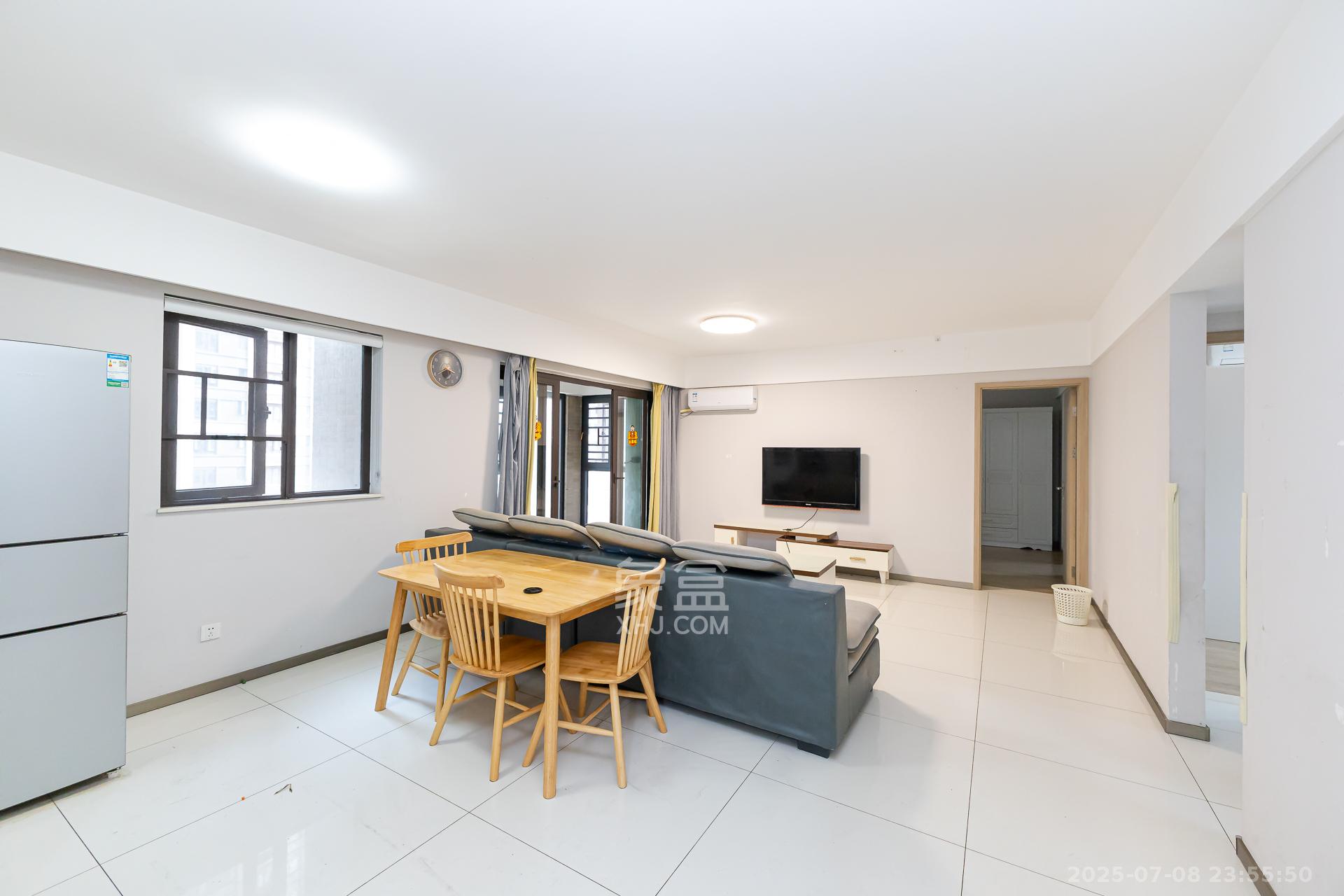 时代倾城五期  3室2厅1卫    98.0万 时代倾城五期  3室2厅1卫    98.0万客厅