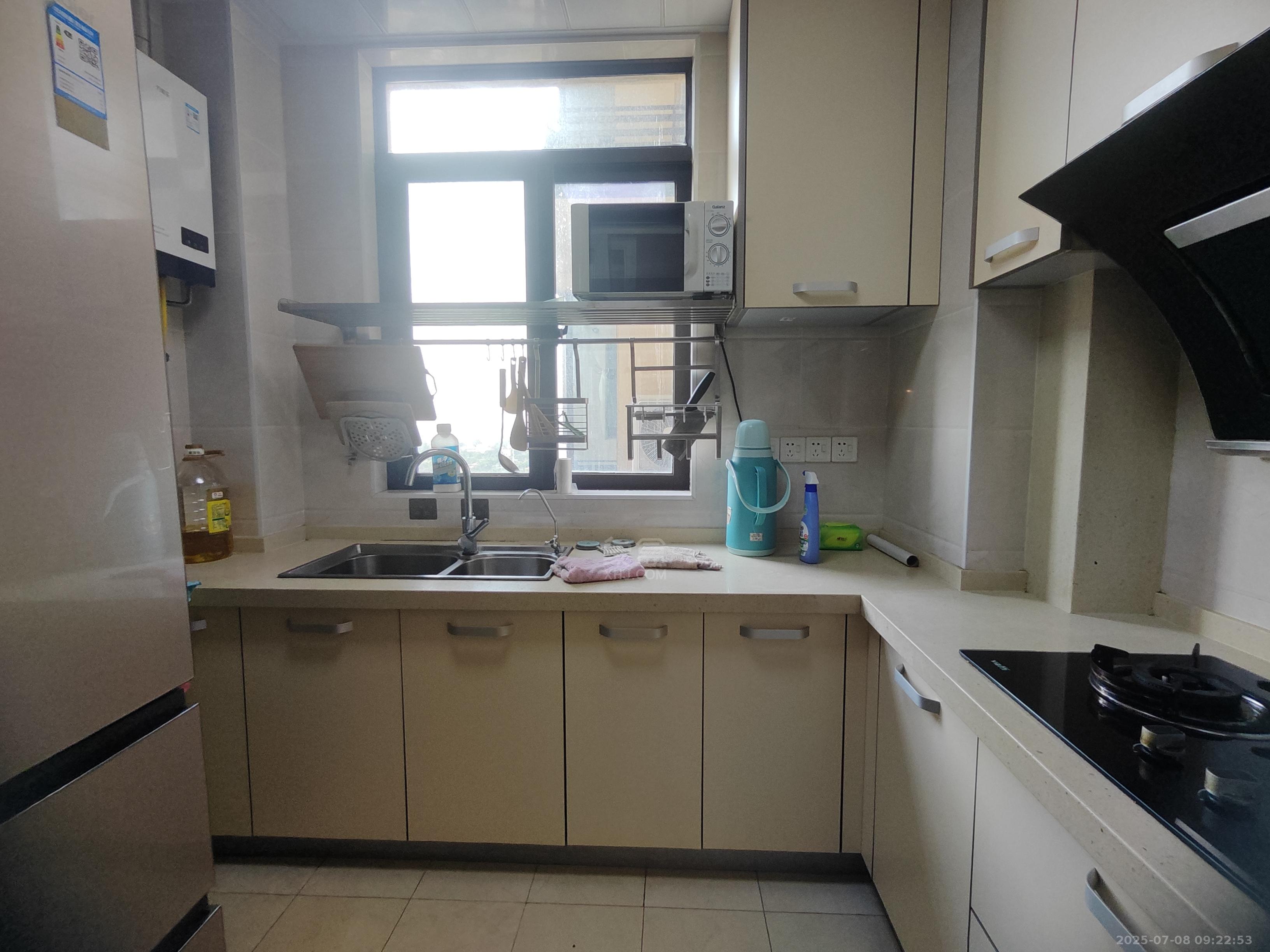 金轮翡翠名园 3室2厅2卫 2200.0元/月 金轮翡翠名园 3室2厅2卫 2200.0元/月室内图