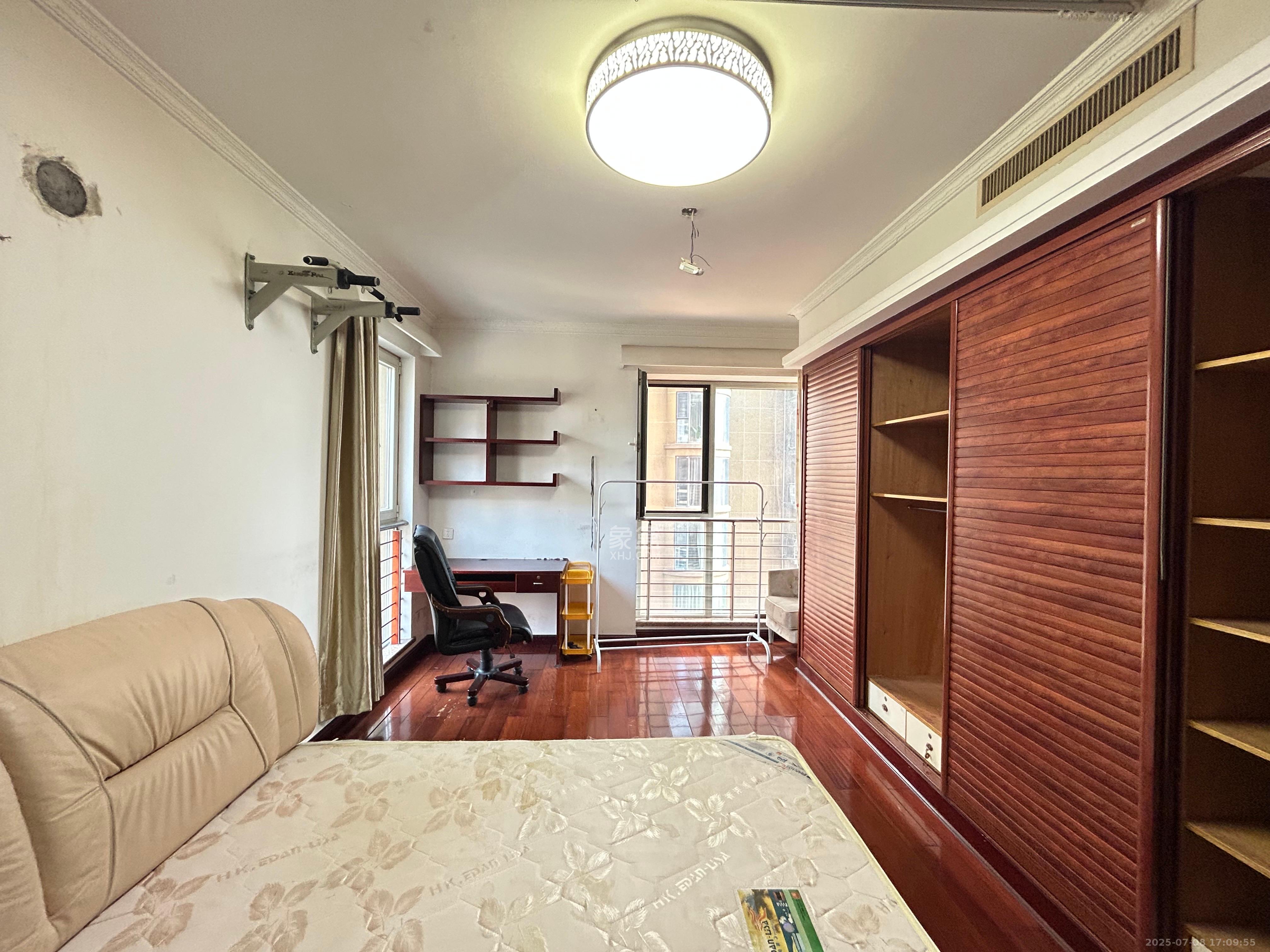 金色屋顶 3室2厅2卫 3200.0元/月 金色屋顶 3室2厅2卫 3200.0元/月室内图