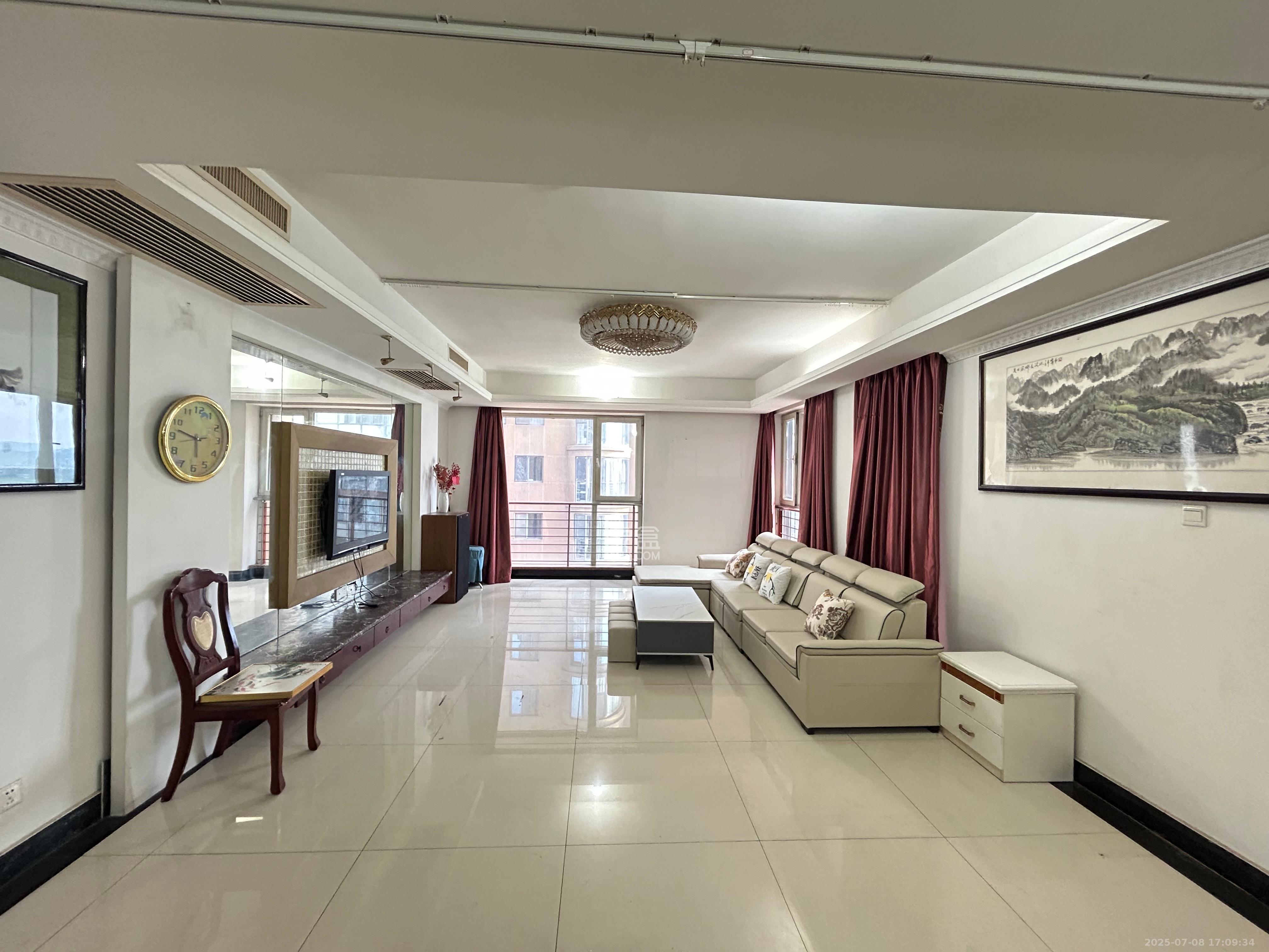 金色屋顶 3室2厅2卫 3200.0元/月 金色屋顶 3室2厅2卫 3200.0元/月室内图