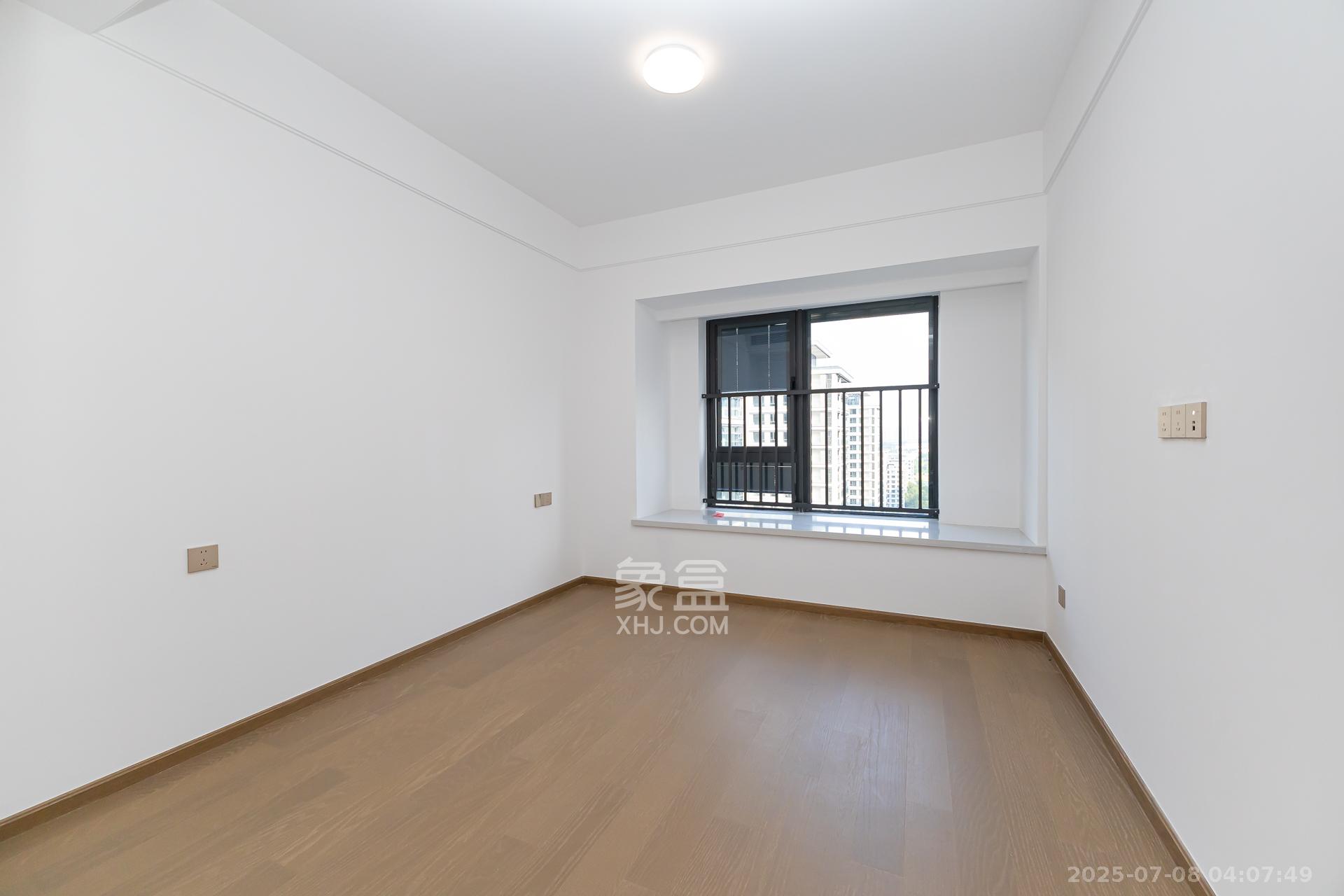 嘉臣道  4室2厅2卫    277.0万 嘉臣道  4室2厅2卫    277.0万卧室