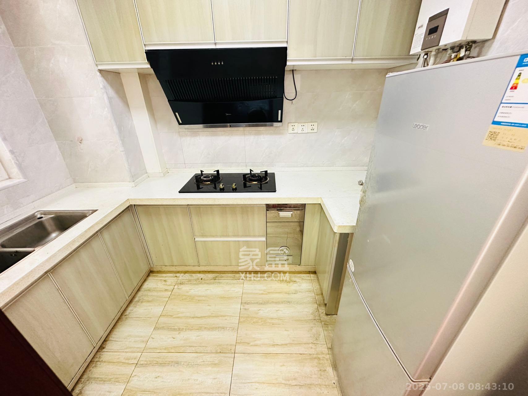 泊爱蓝湾  1室2厅1卫   3200.00元/月室内图