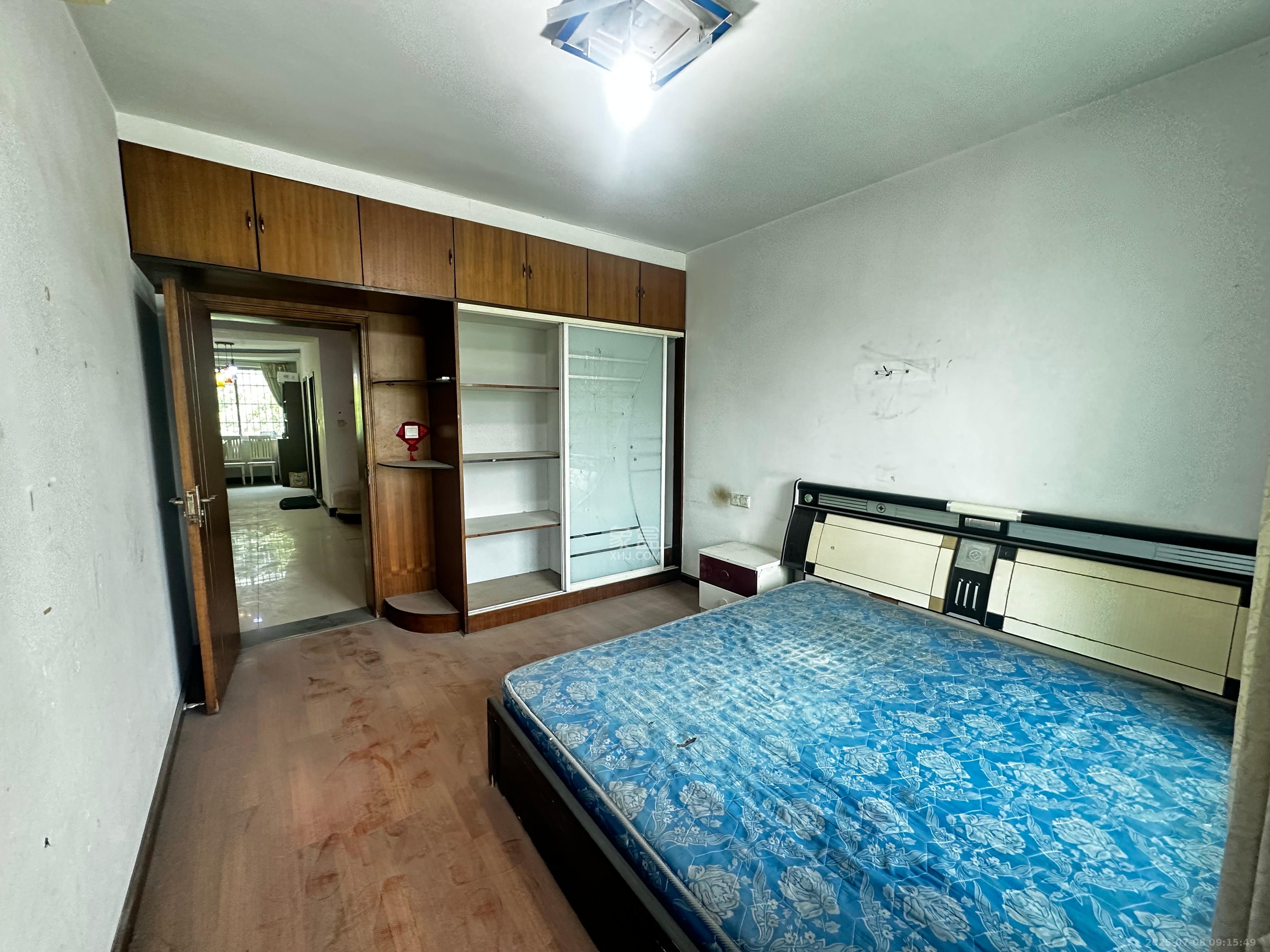 中南汽车世界  3室2厅1卫    1300.0元/月室内图