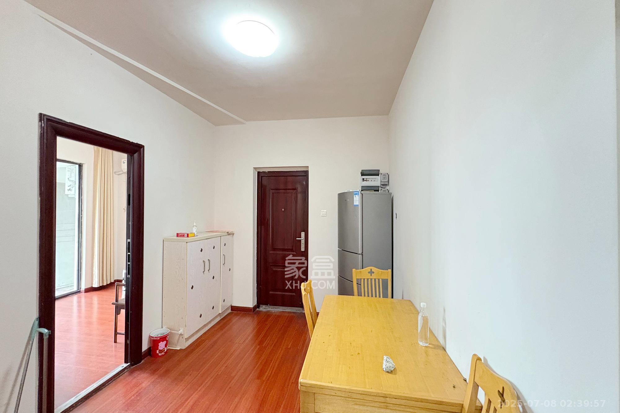 尚清雅苑 3室2厅2卫 158.0万 尚清雅苑 3室2厅2卫 158.0万客厅