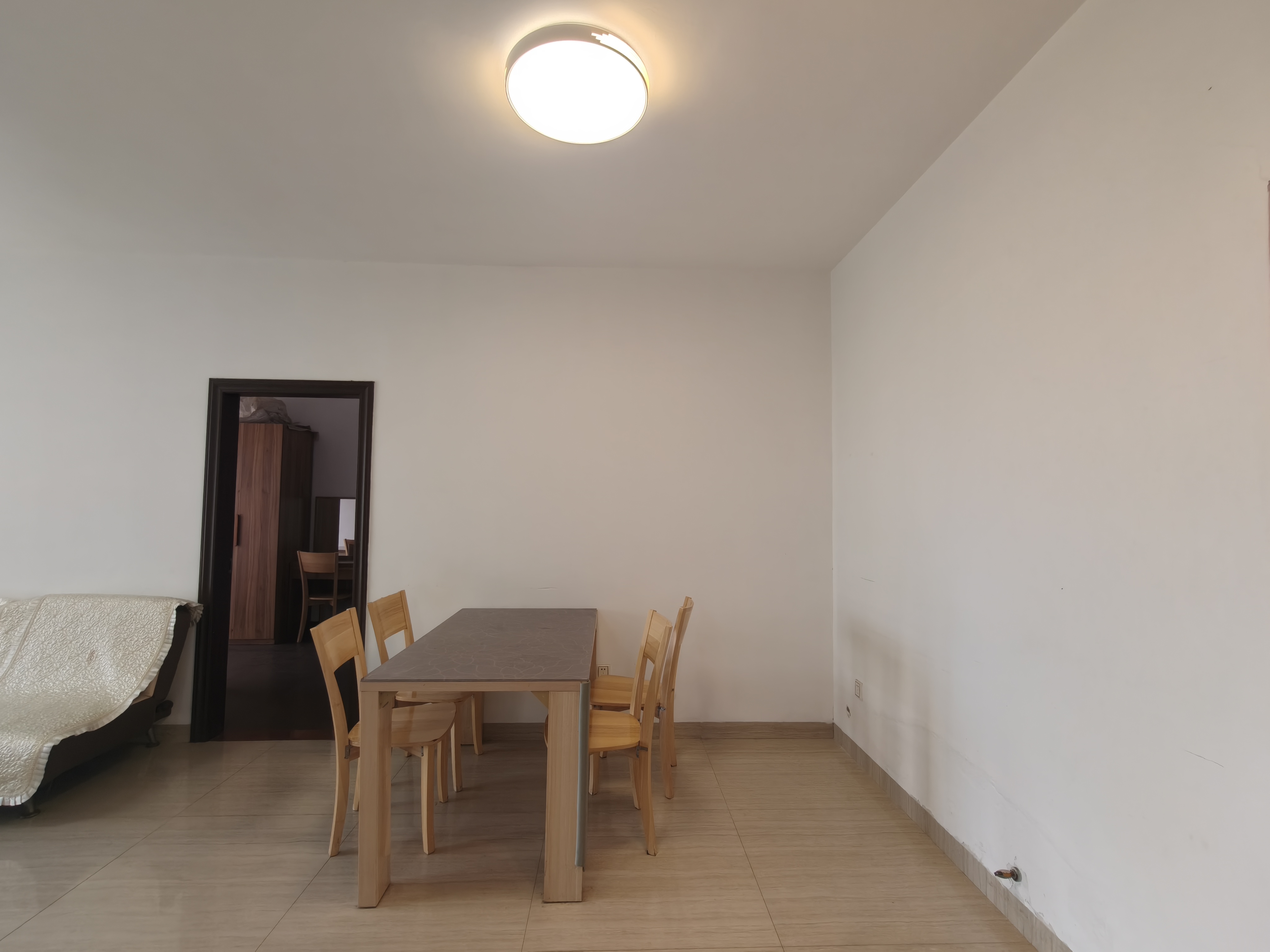 西城一号 2室2厅1卫 2300.0元/月 西城一号 2室2厅1卫 2300.0元/月室内图