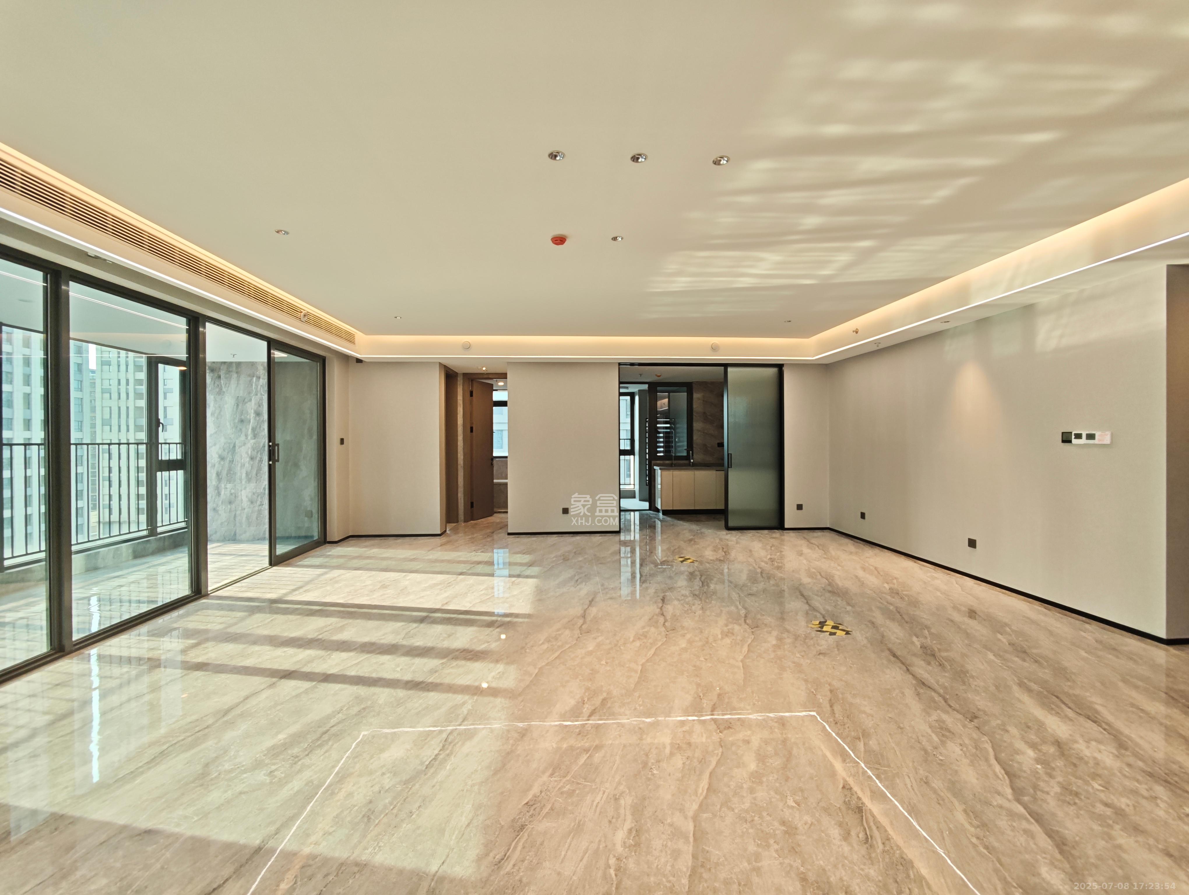 旭辉铂悦湘江 4室2厅1卫 10500.0元/月 旭辉铂悦湘江 4室2厅1卫 10500.0元/月室内图