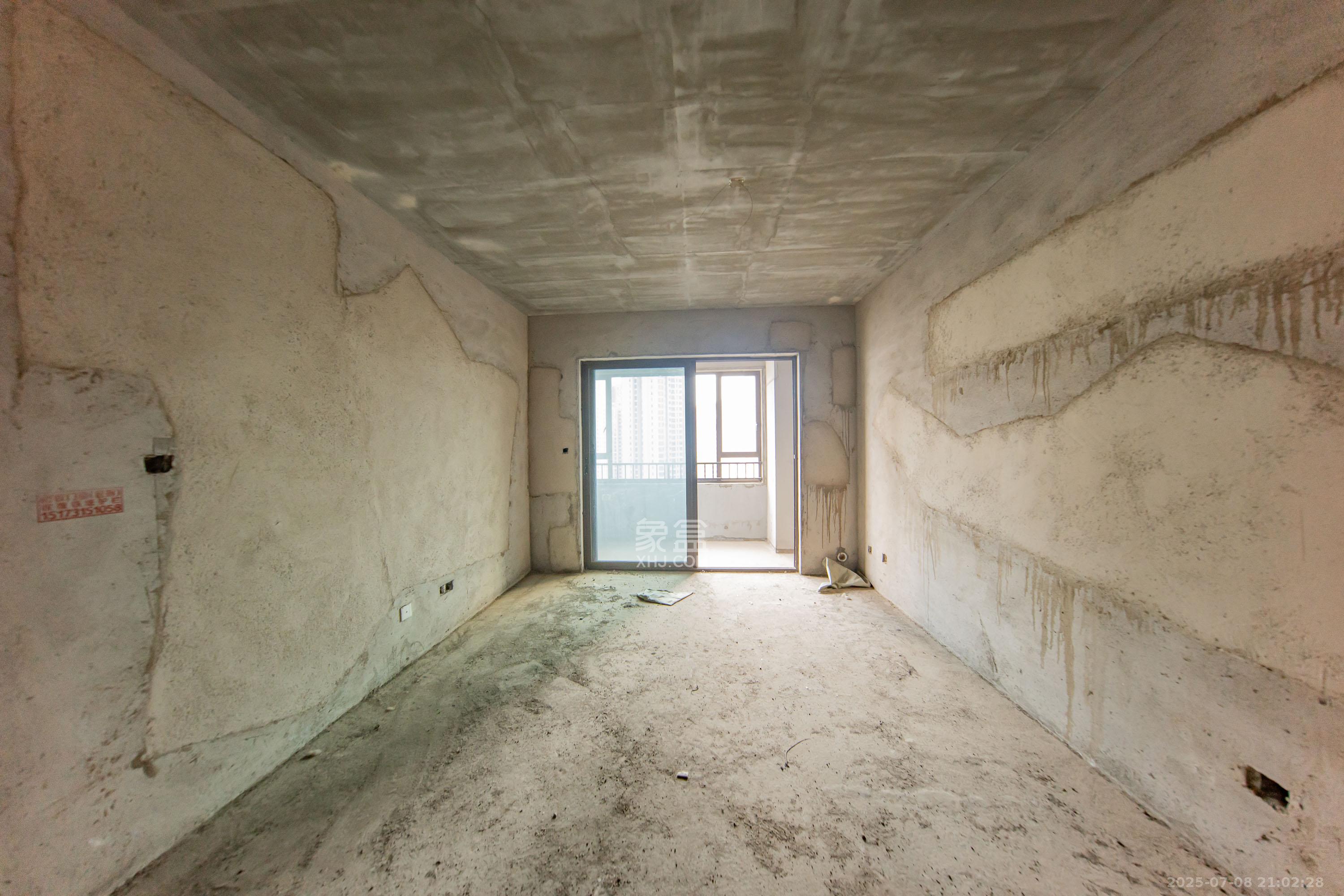 江山帝景雅典 3室2厅2卫 100.0万 江山帝景雅典 3室2厅2卫 100.0万客厅