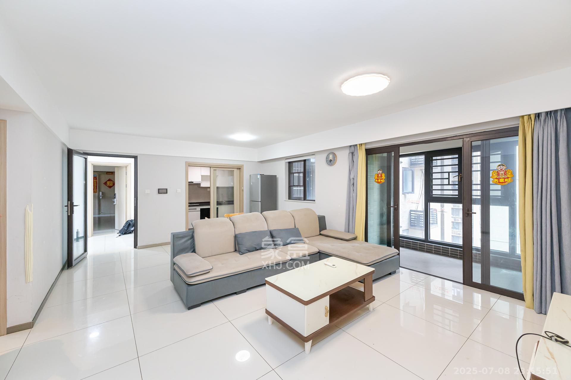 时代倾城五期  3室2厅1卫    98.0万 时代倾城五期  3室2厅1卫    98.0万客厅