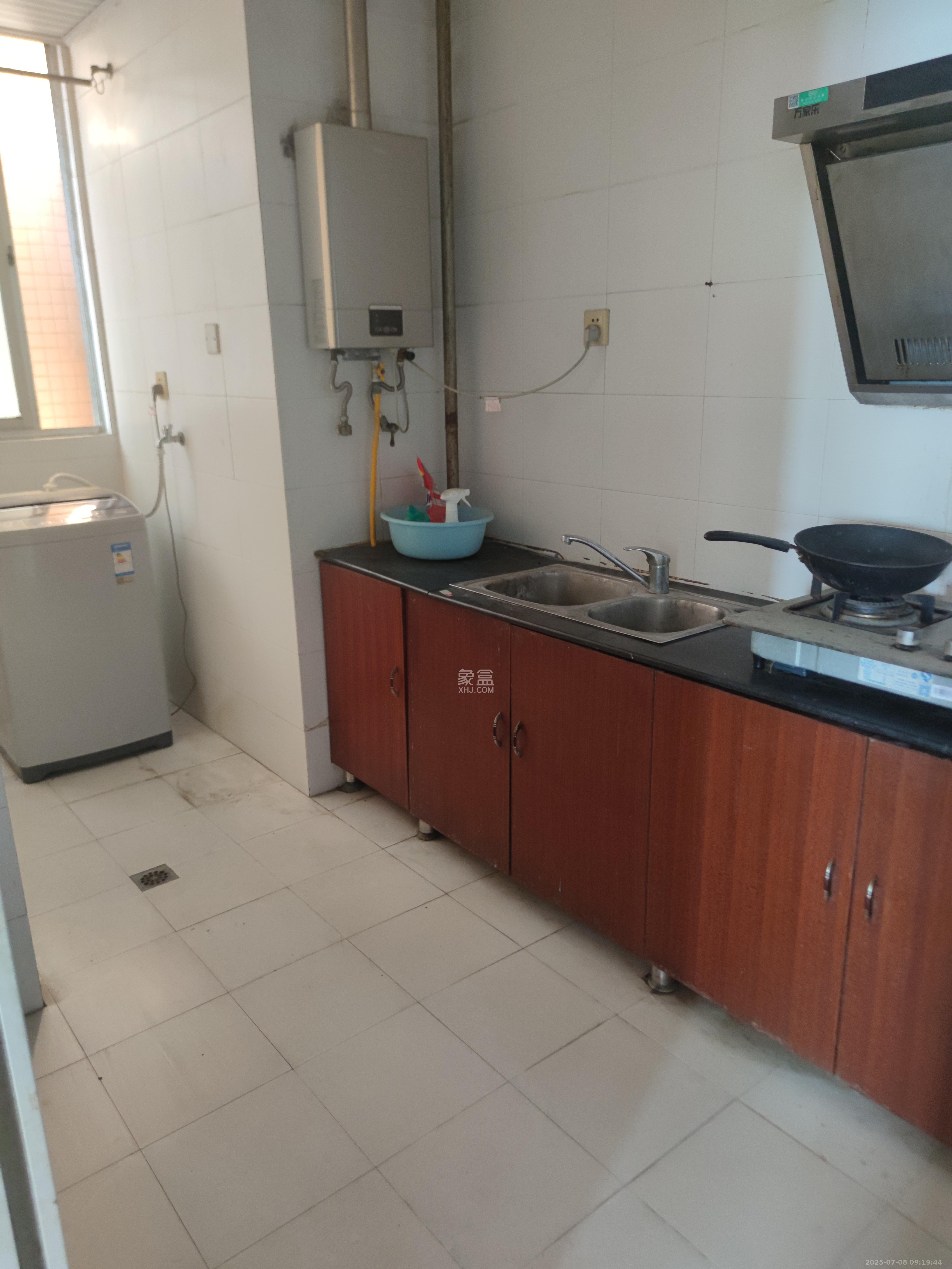 欧园 3室2厅2卫 2500.0元/月 欧园 3室2厅2卫 2500.0元/月室内图