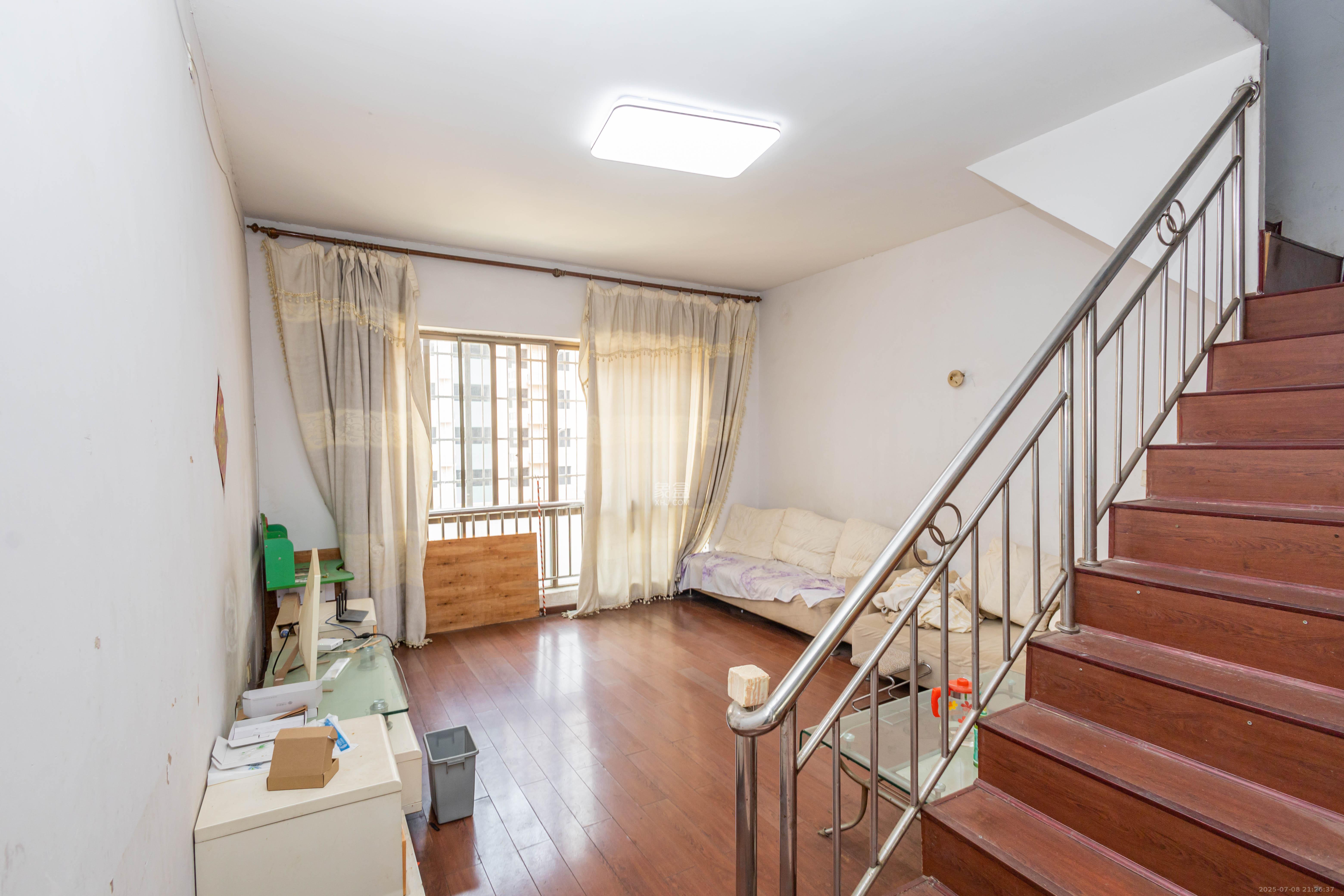 圣力华苑 5室0厅0卫 65.0万 圣力华苑 5室0厅0卫 65.0万客厅