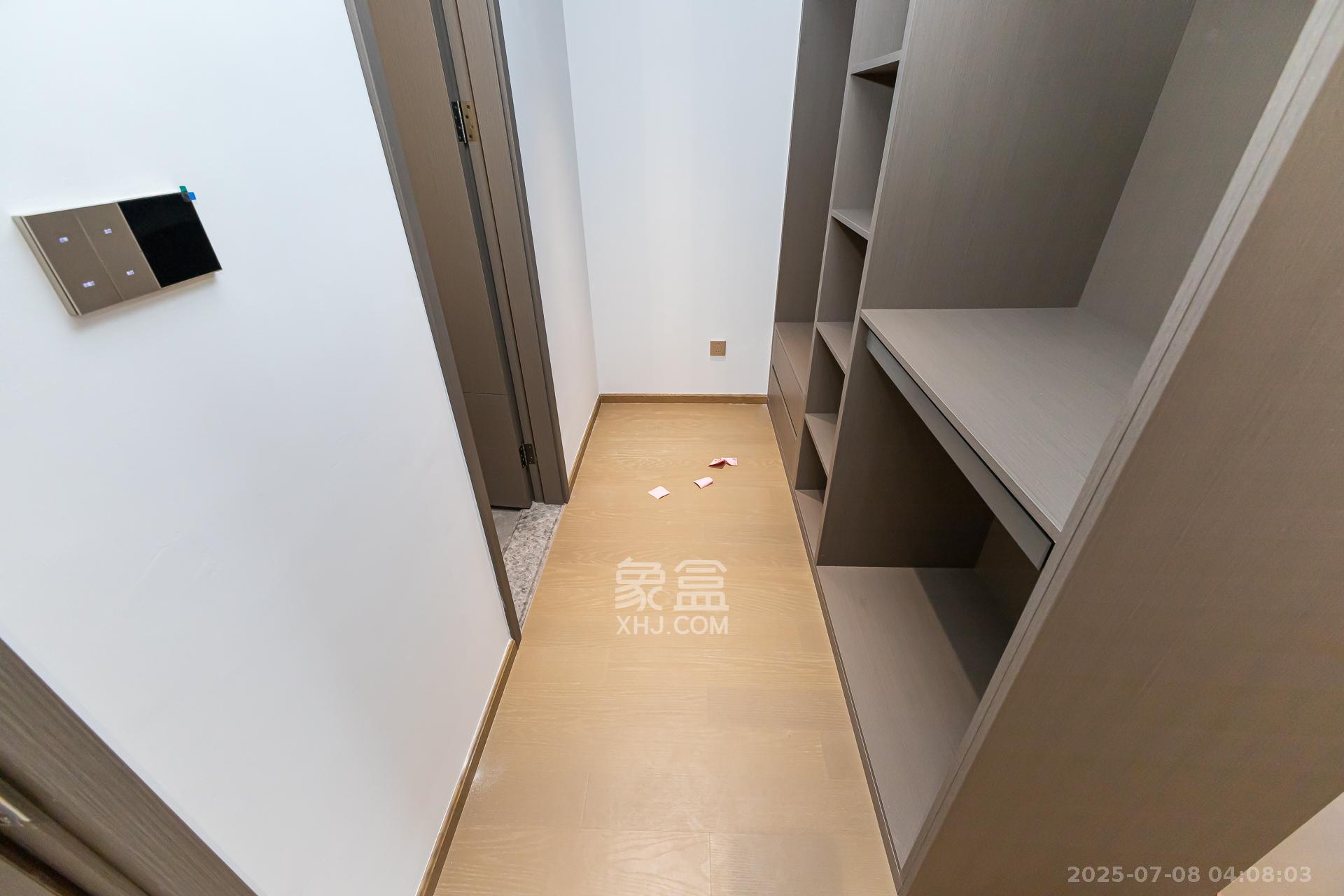 嘉臣道  4室2厅2卫    277.0万卧室