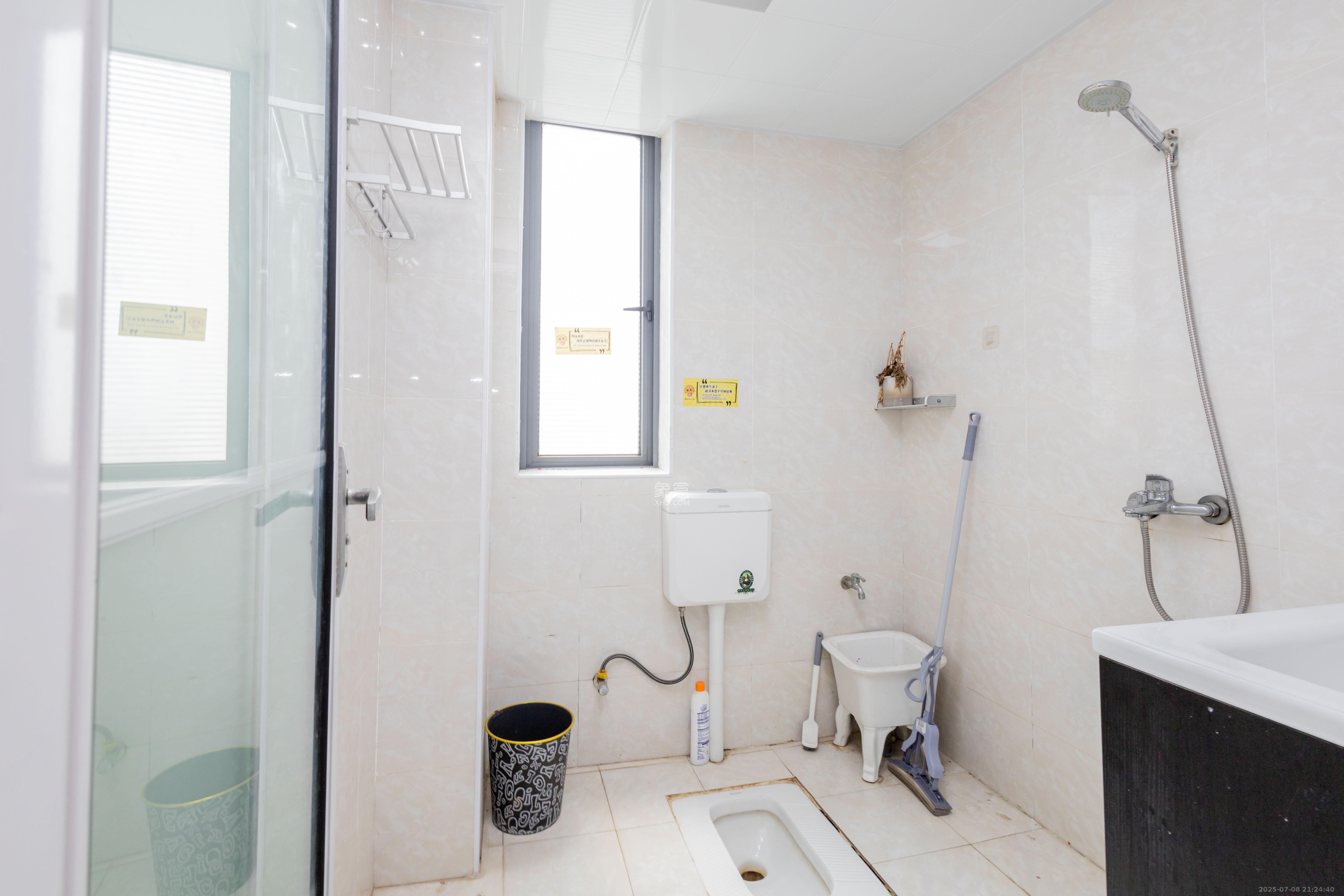 东业上城嘉苑(晟悦国际) 4室2厅2卫 84.0万 东业上城嘉苑(晟悦国际) 4室2厅2卫 84.0万卫生间