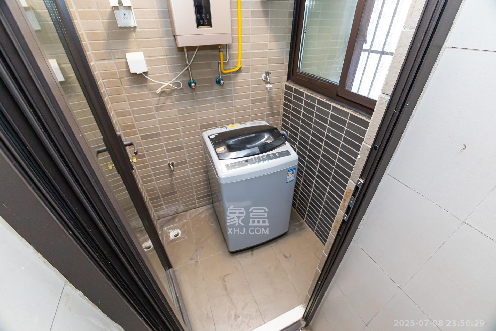 时代倾城五期  3室2厅1卫    98.0万 时代倾城五期  3室2厅1卫    98.0万阳台