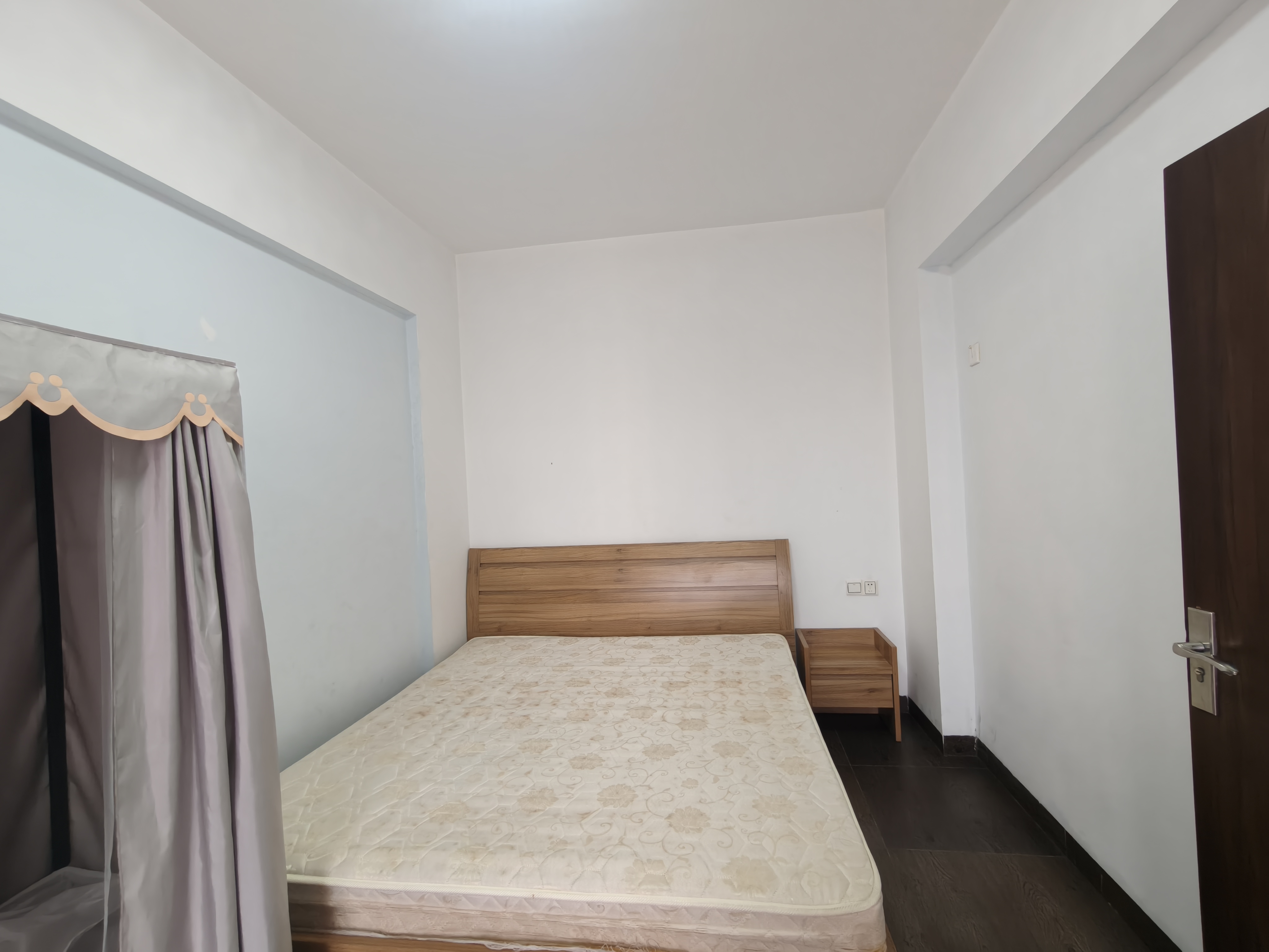 西城一号 2室2厅1卫 2300.0元/月 西城一号 2室2厅1卫 2300.0元/月室内图