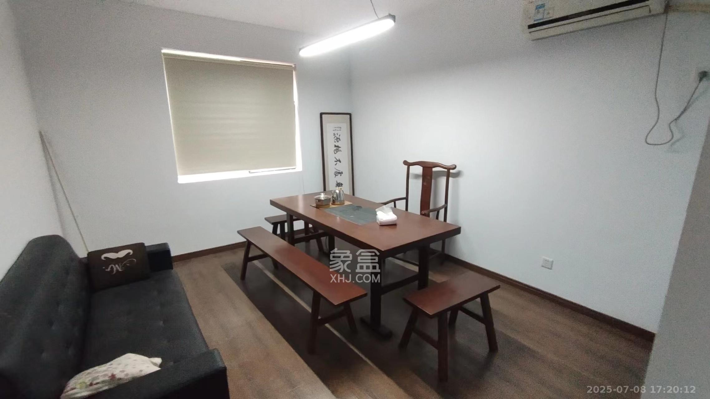 银港水晶城  4室2厅1卫    3300.0元/月 银港水晶城  4室2厅1卫    3300.0元/月室内图