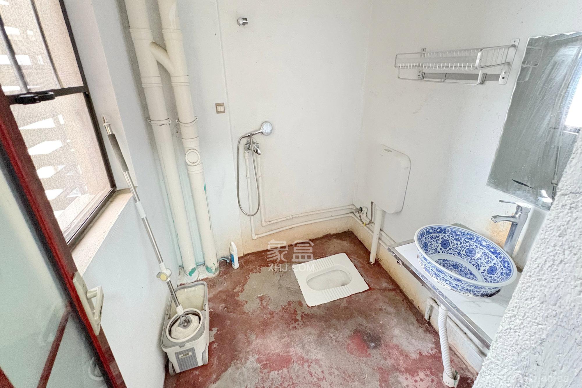 尚清雅苑 3室2厅2卫 158.0万 尚清雅苑 3室2厅2卫 158.0万卫生间