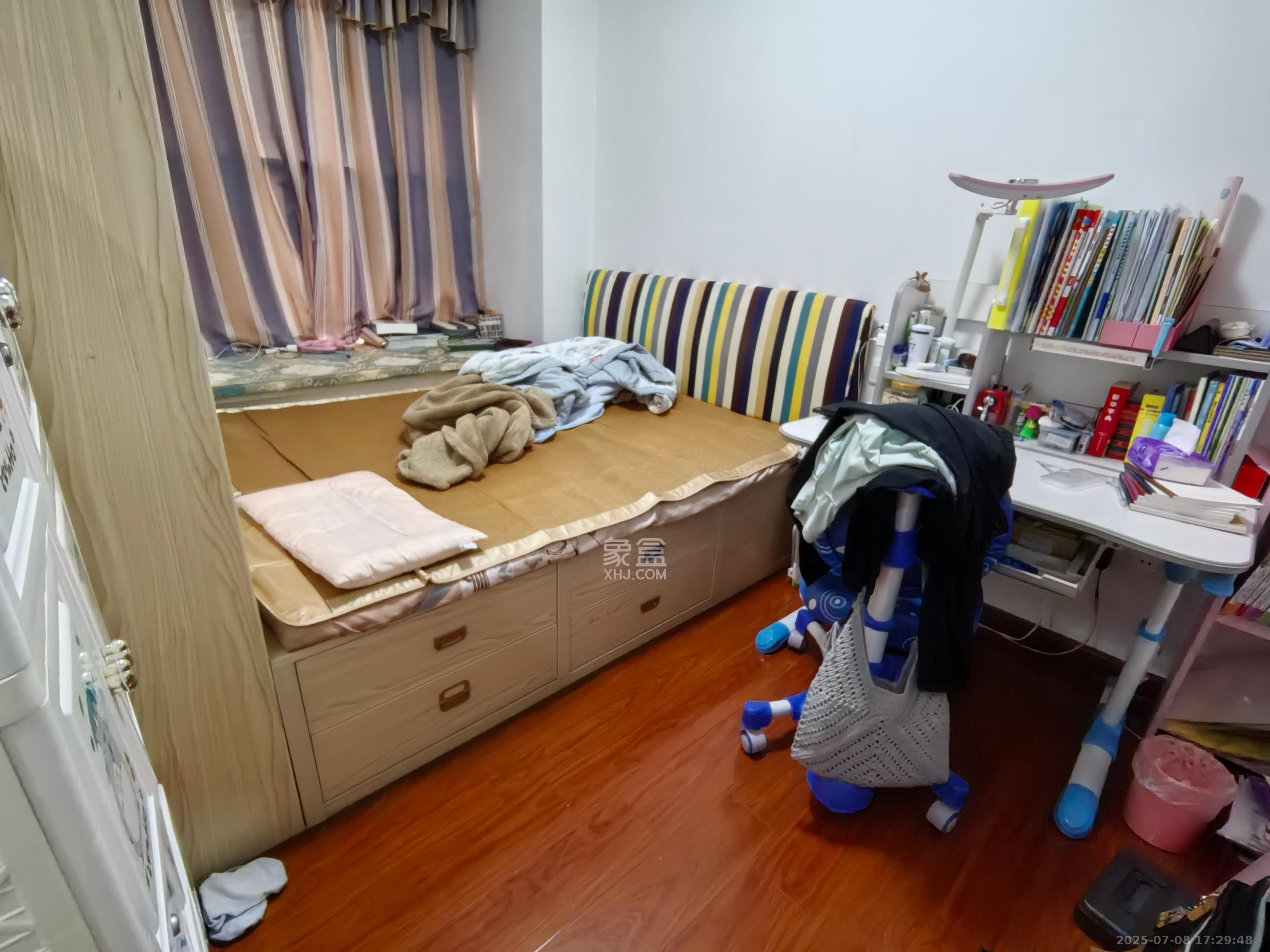 卓越蔚蓝海岸三期  3室2厅2卫   3500.00元/月室内图