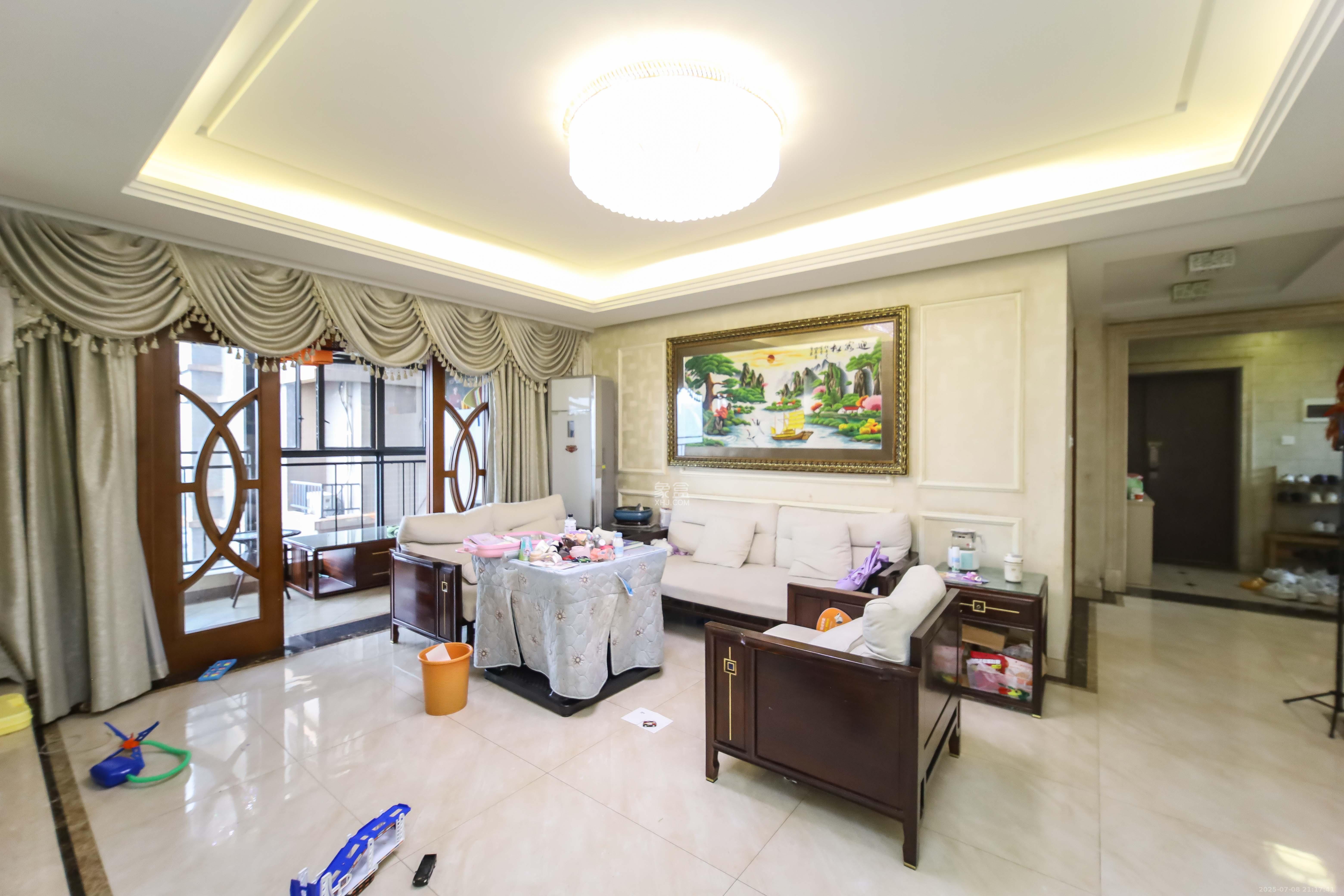 湘域熙岸  4室2厅2卫    210.0万 湘域熙岸  4室2厅2卫    210.0万客厅