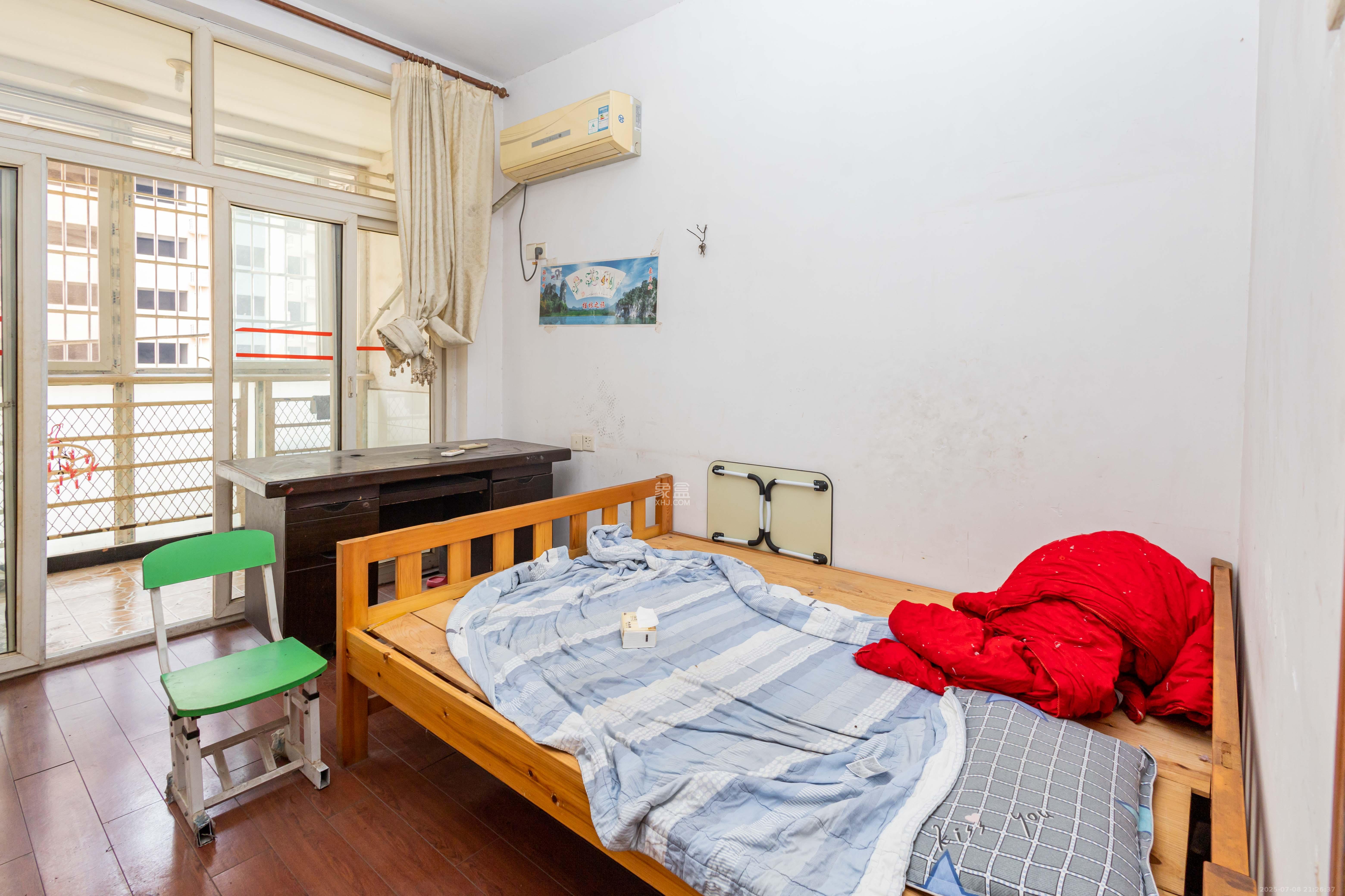 圣力华苑 5室0厅0卫 65.0万 圣力华苑 5室0厅0卫 65.0万卧室