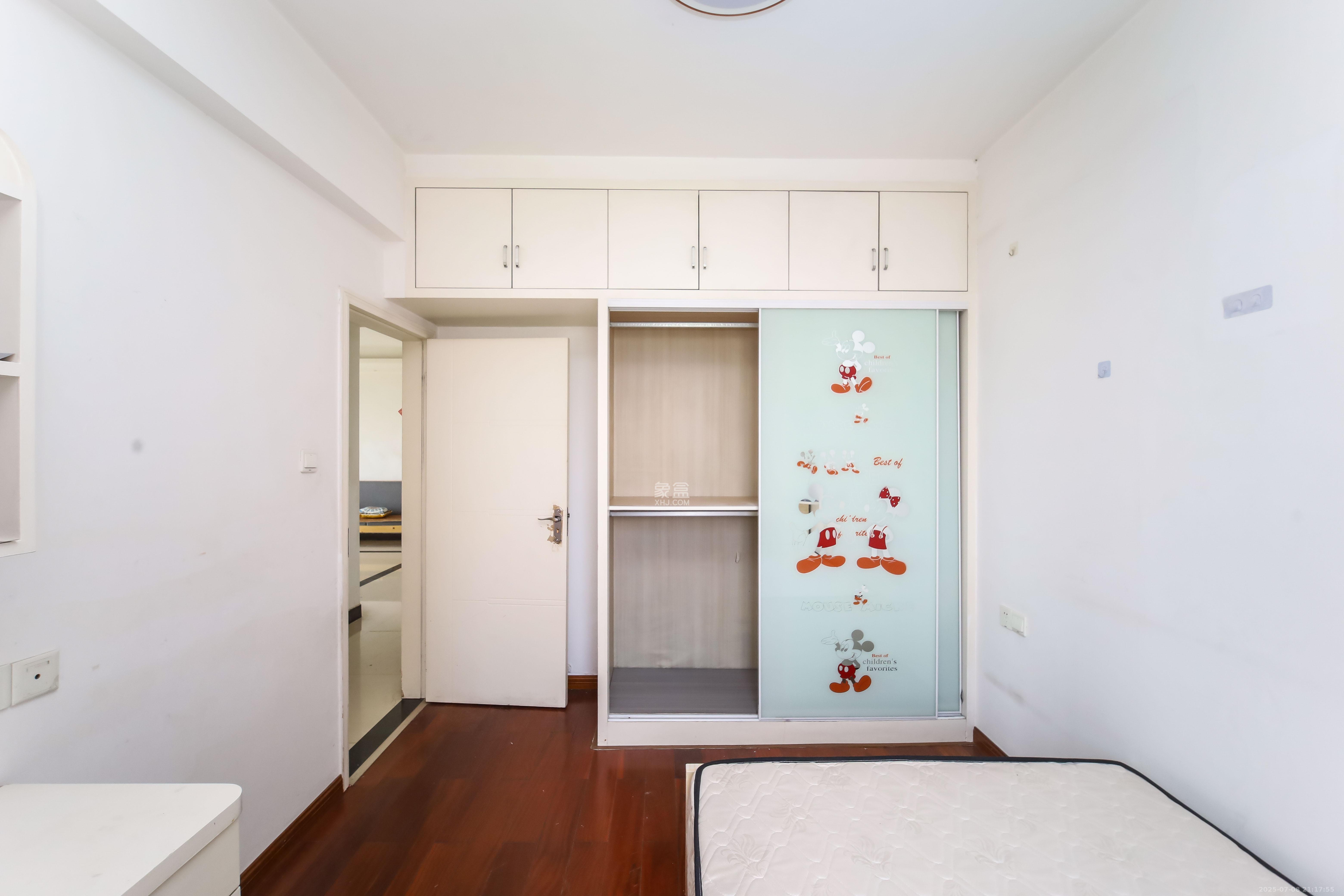 江河双水湾 3室2厅1卫 76.0万 江河双水湾 3室2厅1卫 76.0万卧室