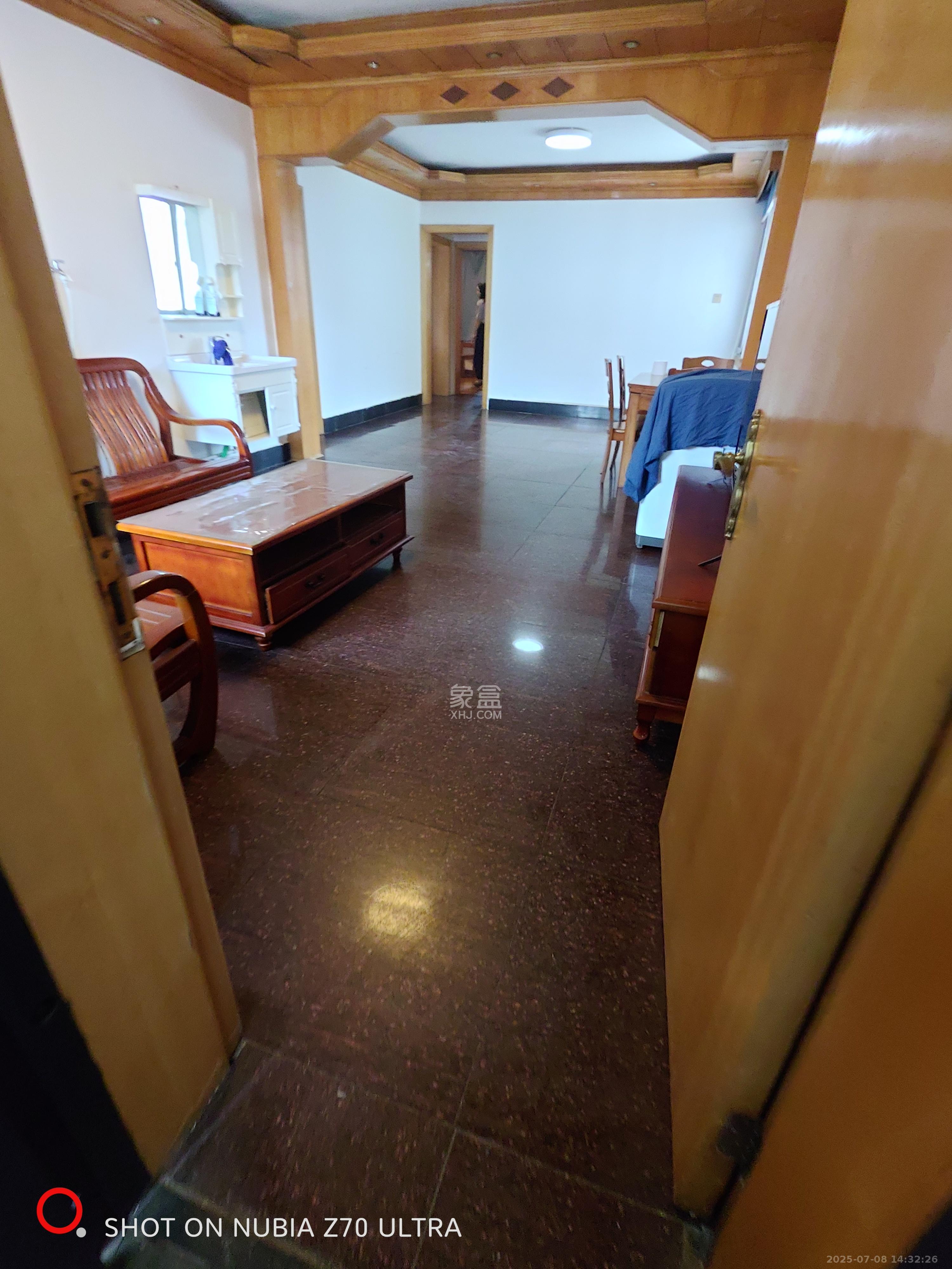 西湖新村  3室2厅1卫   2400.00元/月室内图
