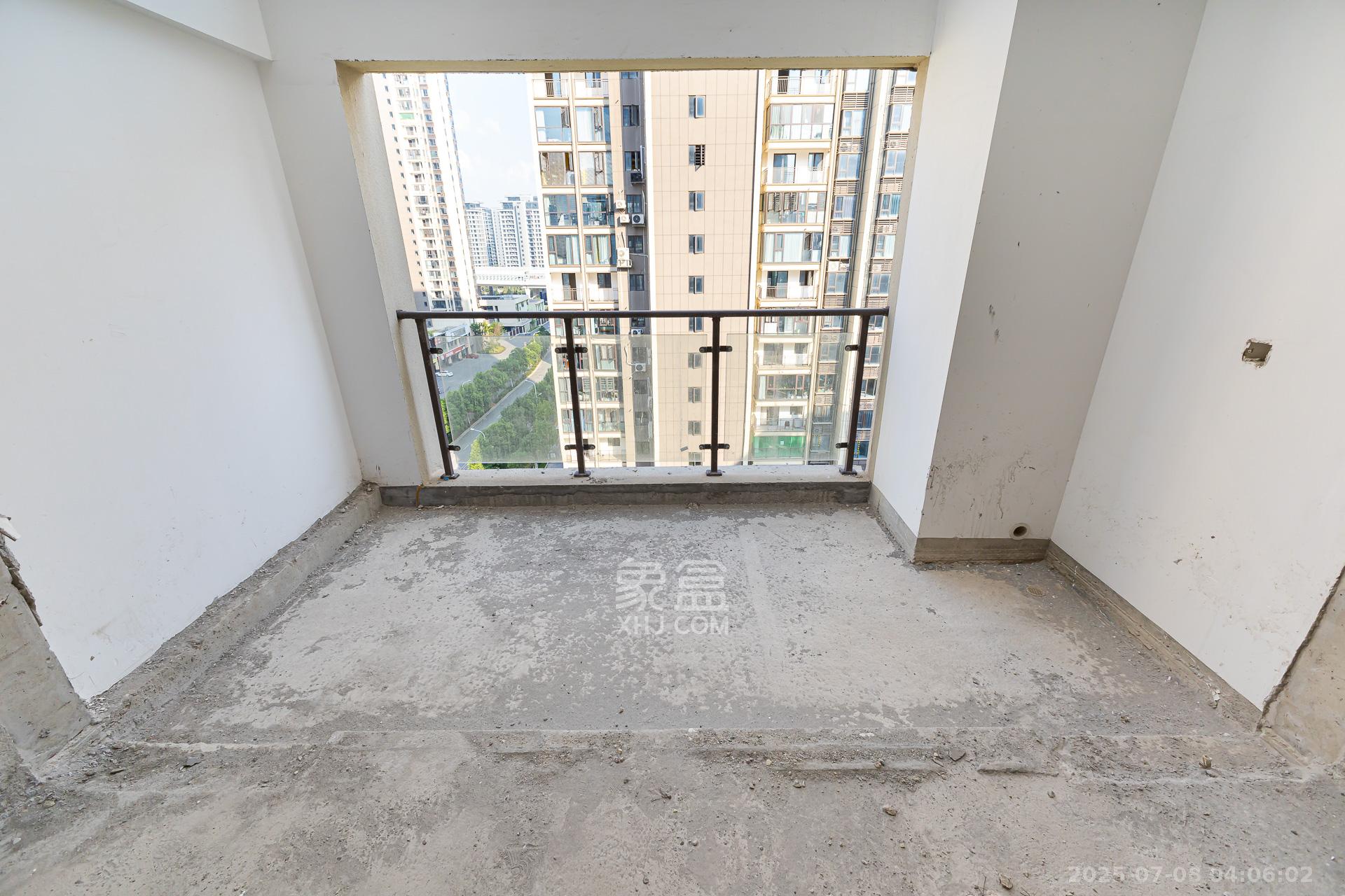 润和湘江天地D区 4室2厅2卫 135.0万 润和湘江天地D区 4室2厅2卫 135.0万阳台