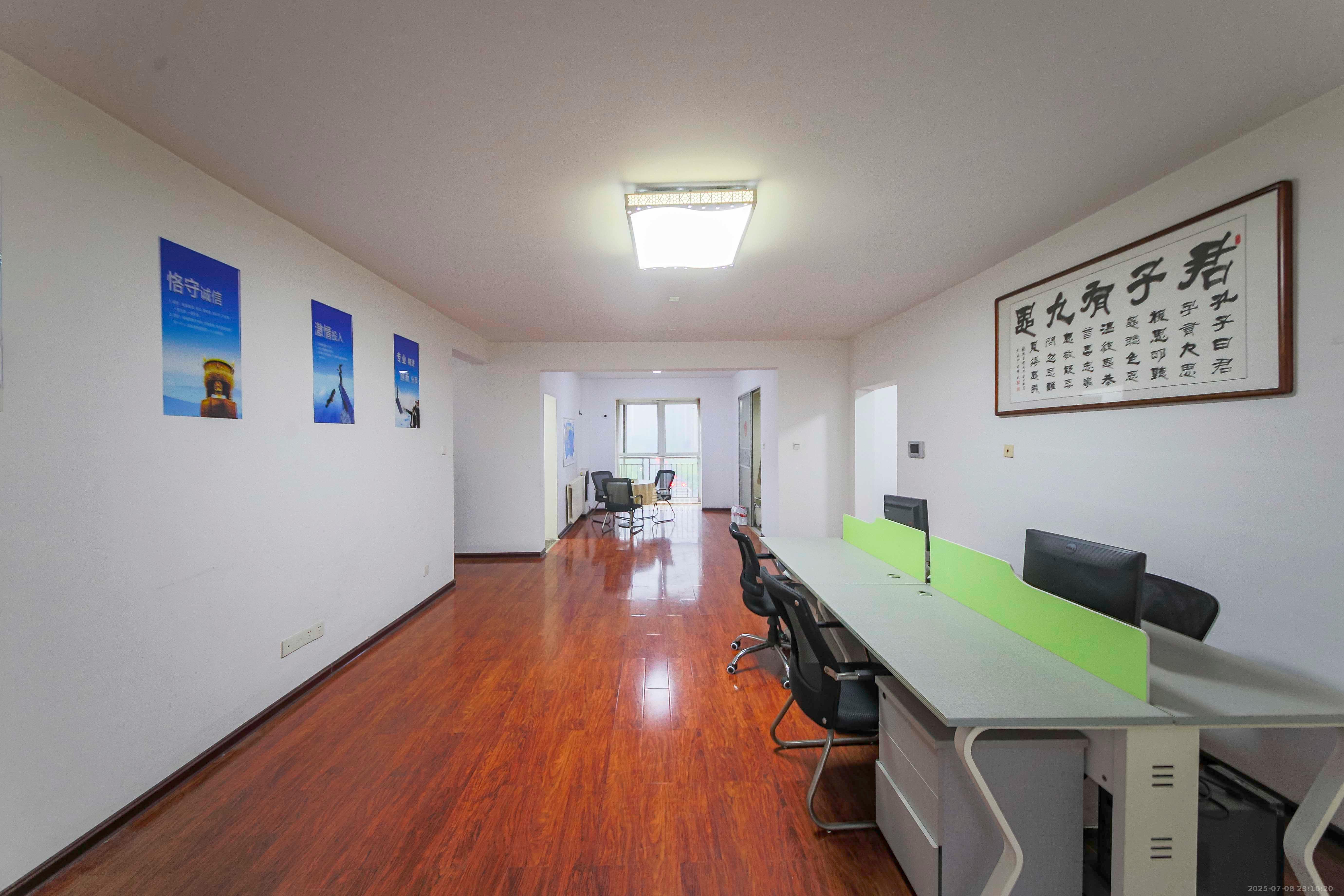 金葳佳园  4室2厅2卫    210.0万 金葳佳园  4室2厅2卫    210.0万客厅