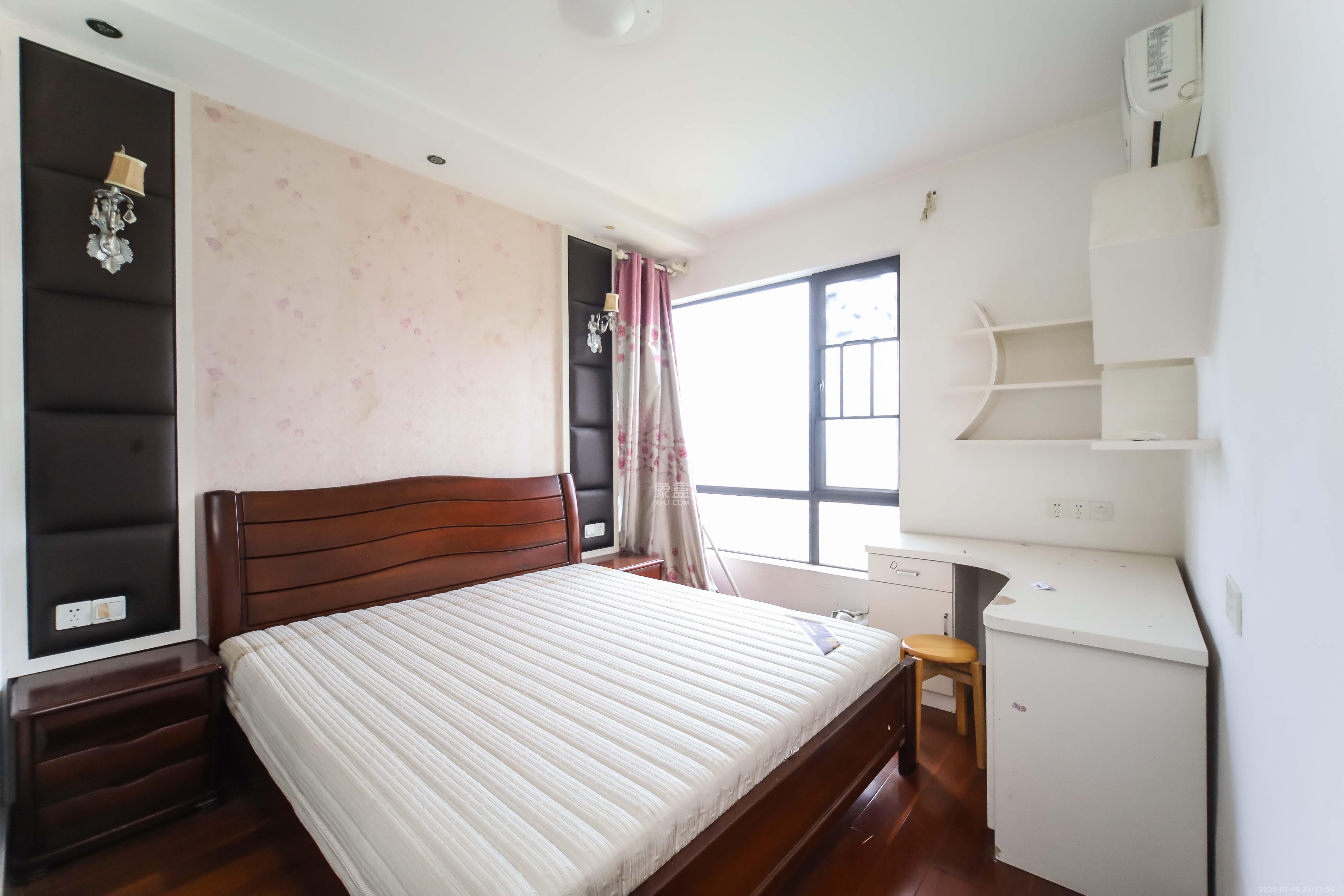 江河双水湾 3室2厅1卫 76.0万 江河双水湾 3室2厅1卫 76.0万卧室