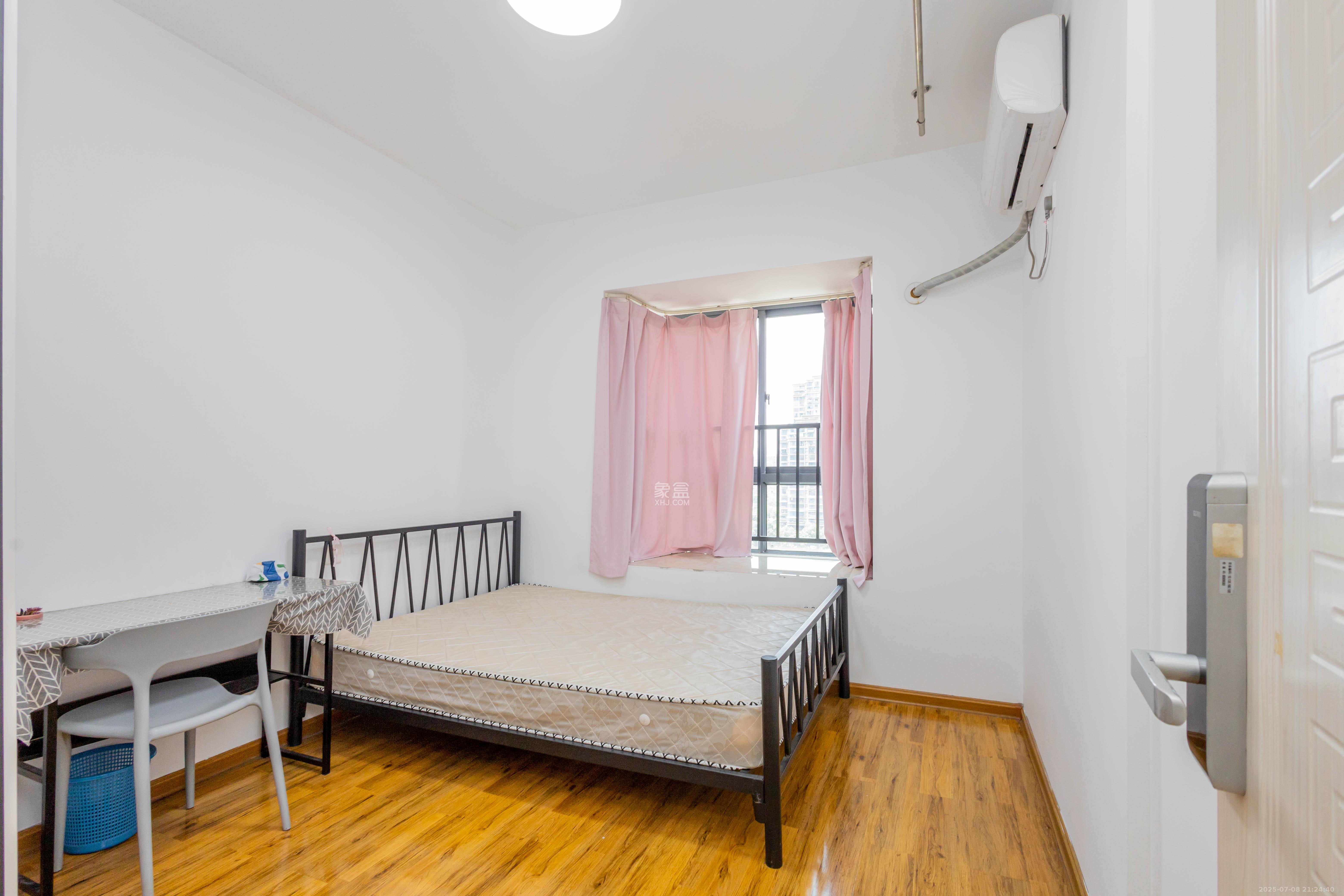 东业上城嘉苑(晟悦国际) 4室2厅2卫 84.0万 东业上城嘉苑(晟悦国际) 4室2厅2卫 84.0万卧室