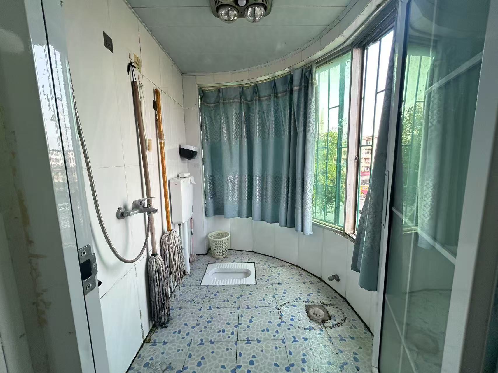 桃花仑办事处铁铺岭居委会 3室2厅2卫 1200.0元/月 桃花仑办事处铁铺岭居委会 3室2厅2卫 1200.0元/月室内图