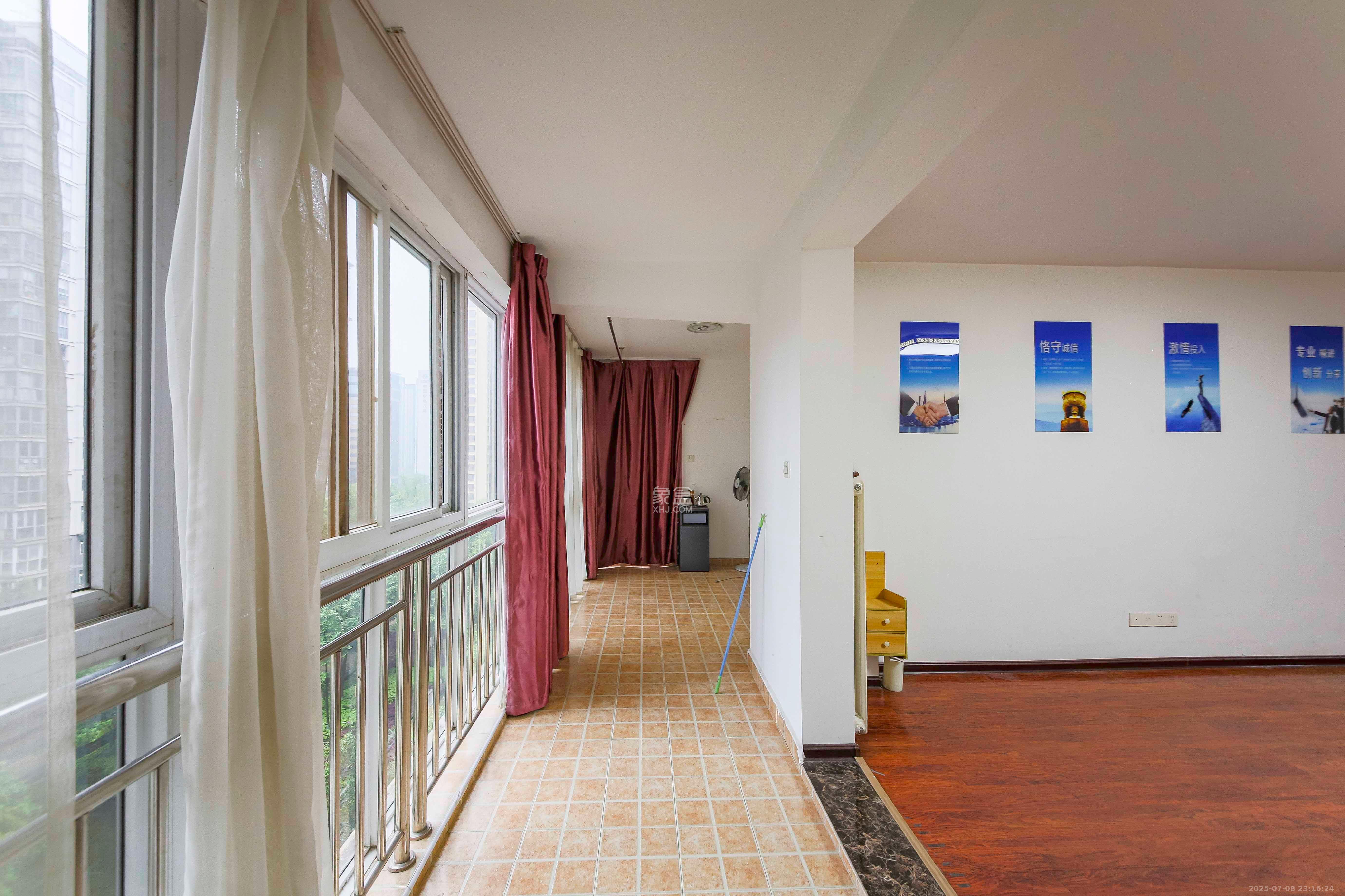 金葳佳园  4室2厅2卫    210.0万 金葳佳园  4室2厅2卫    210.0万阳台