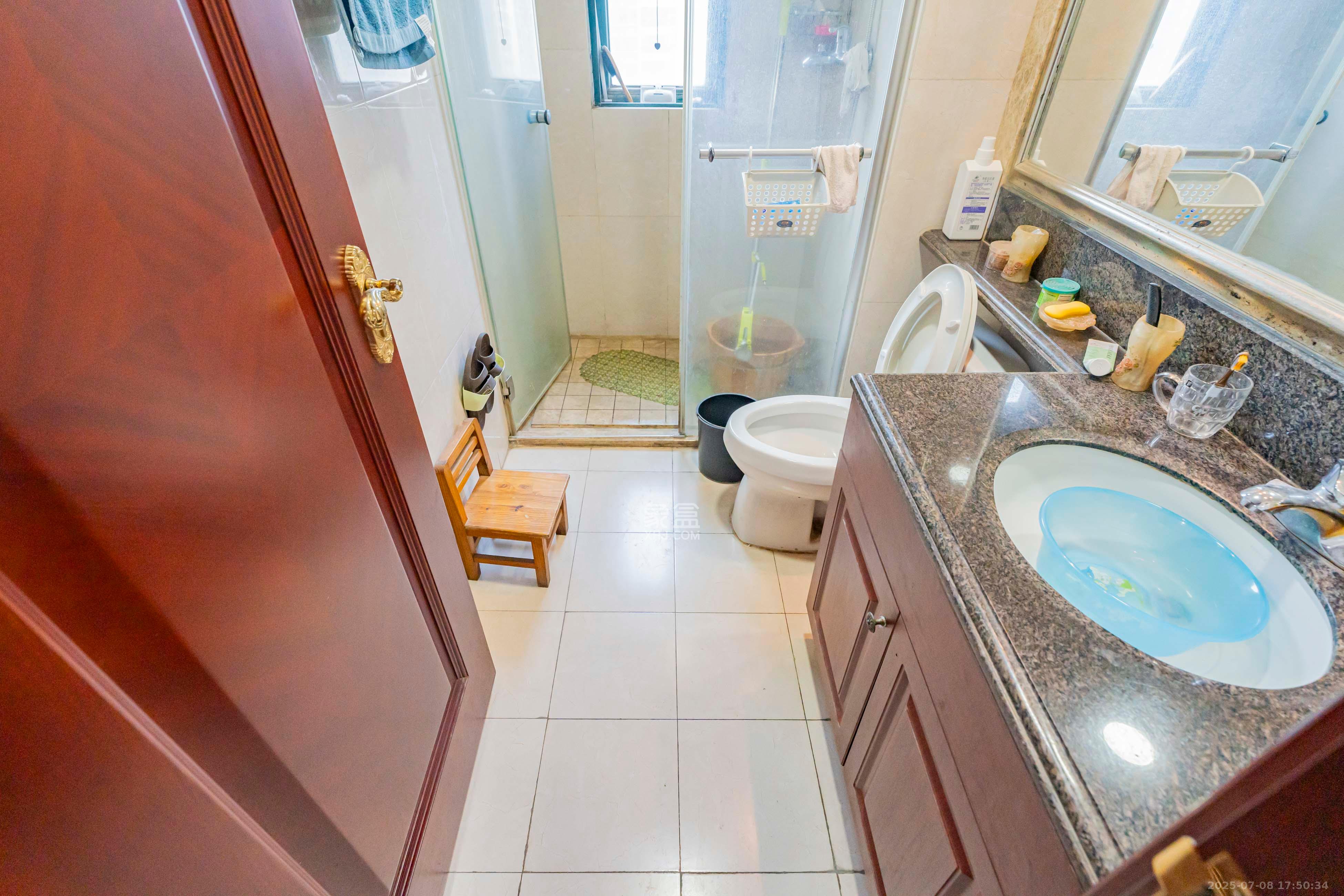 恒大雅苑  4室2厅2卫    166.0万 恒大雅苑  4室2厅2卫    166.0万卫生间