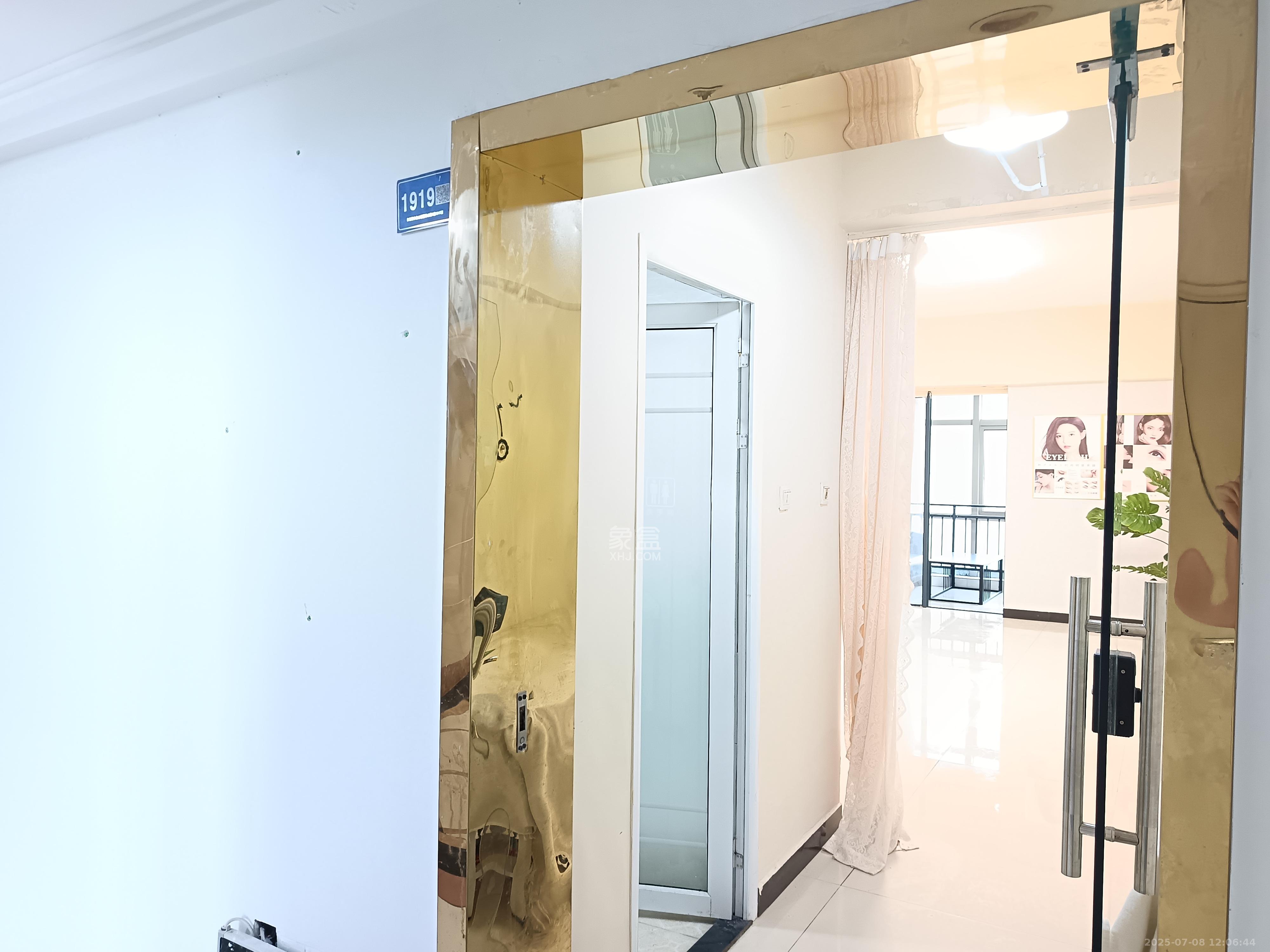 奥克斯广场  1室1厅1卫   2200.00元/月室内图