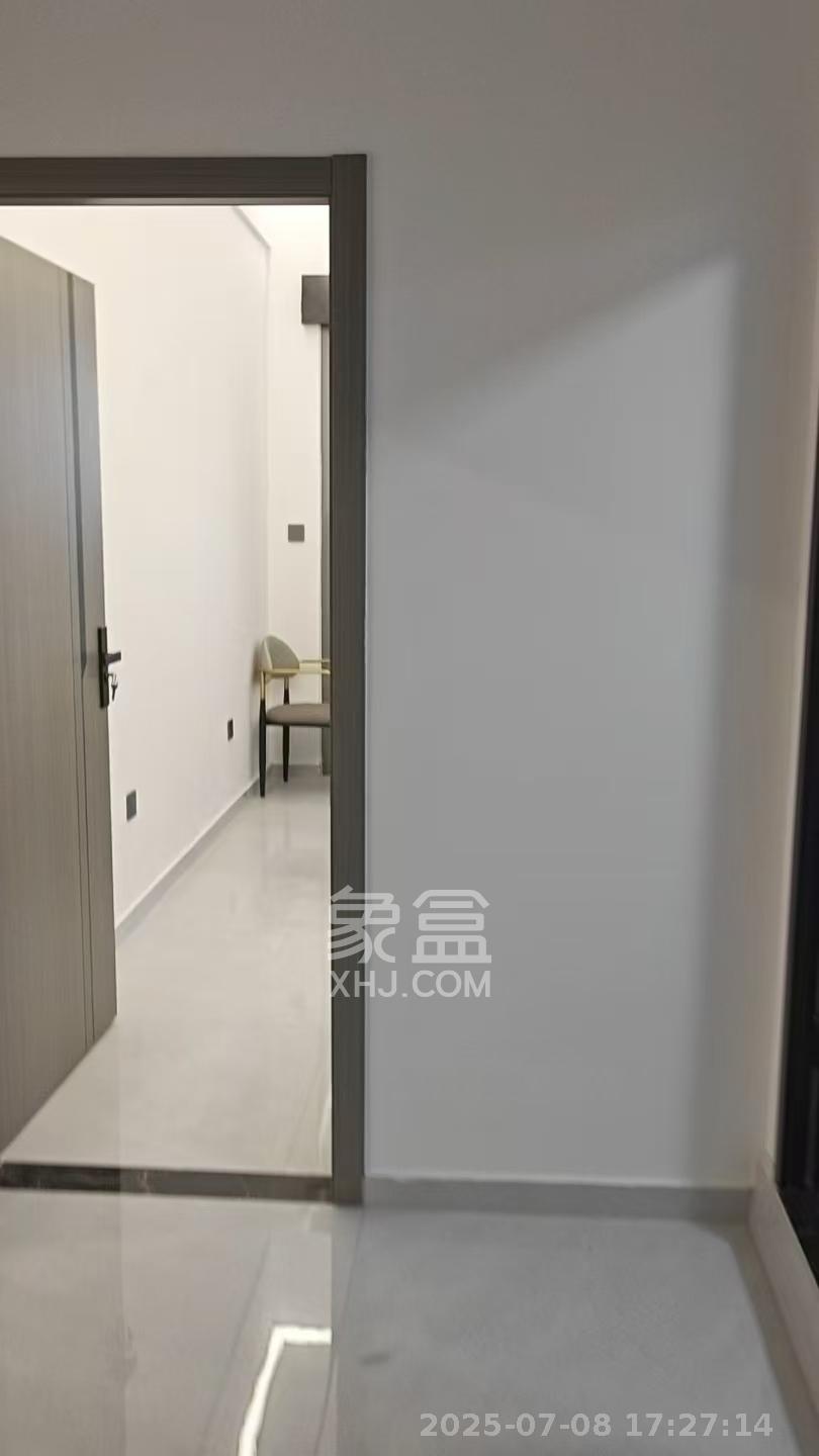 绿地商务广场 1室1厅1卫 2000.0元/月 绿地商务广场 1室1厅1卫 2000.0元/月室内图