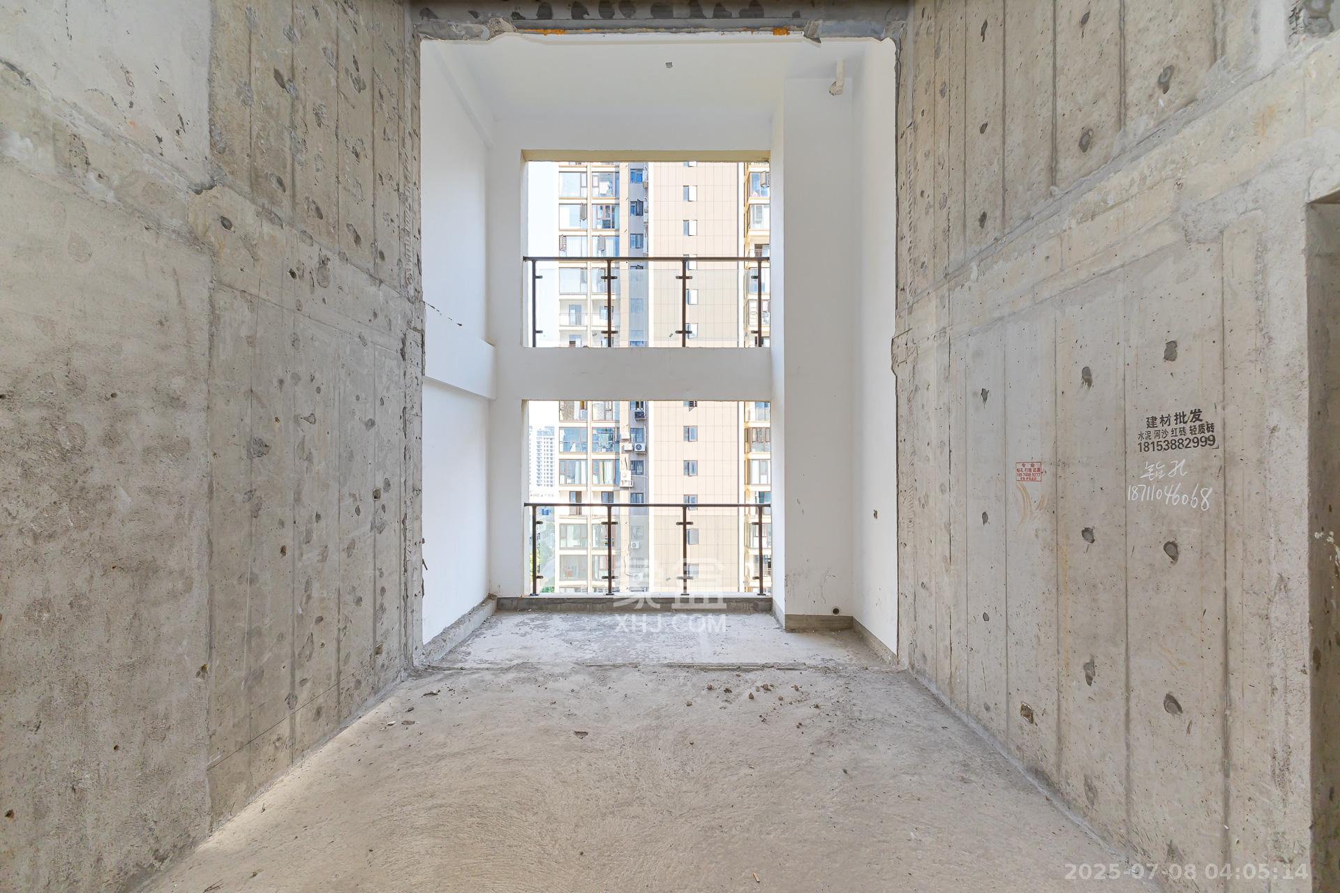 润和湘江天地D区 4室2厅2卫 135.0万 润和湘江天地D区 4室2厅2卫 135.0万客厅